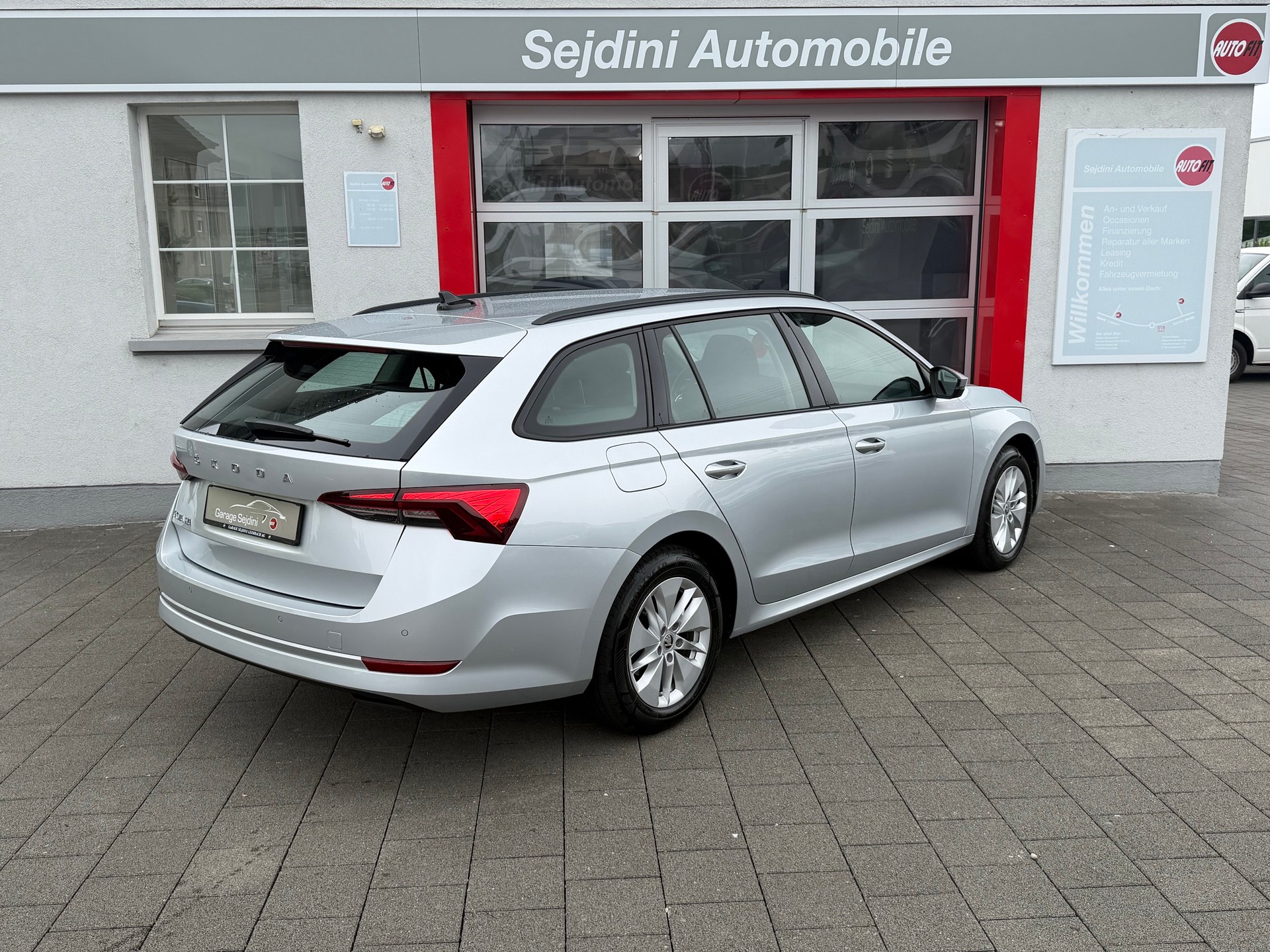 SKODA Octavia Combi 2.0 TDI DSG Ambition-image-4