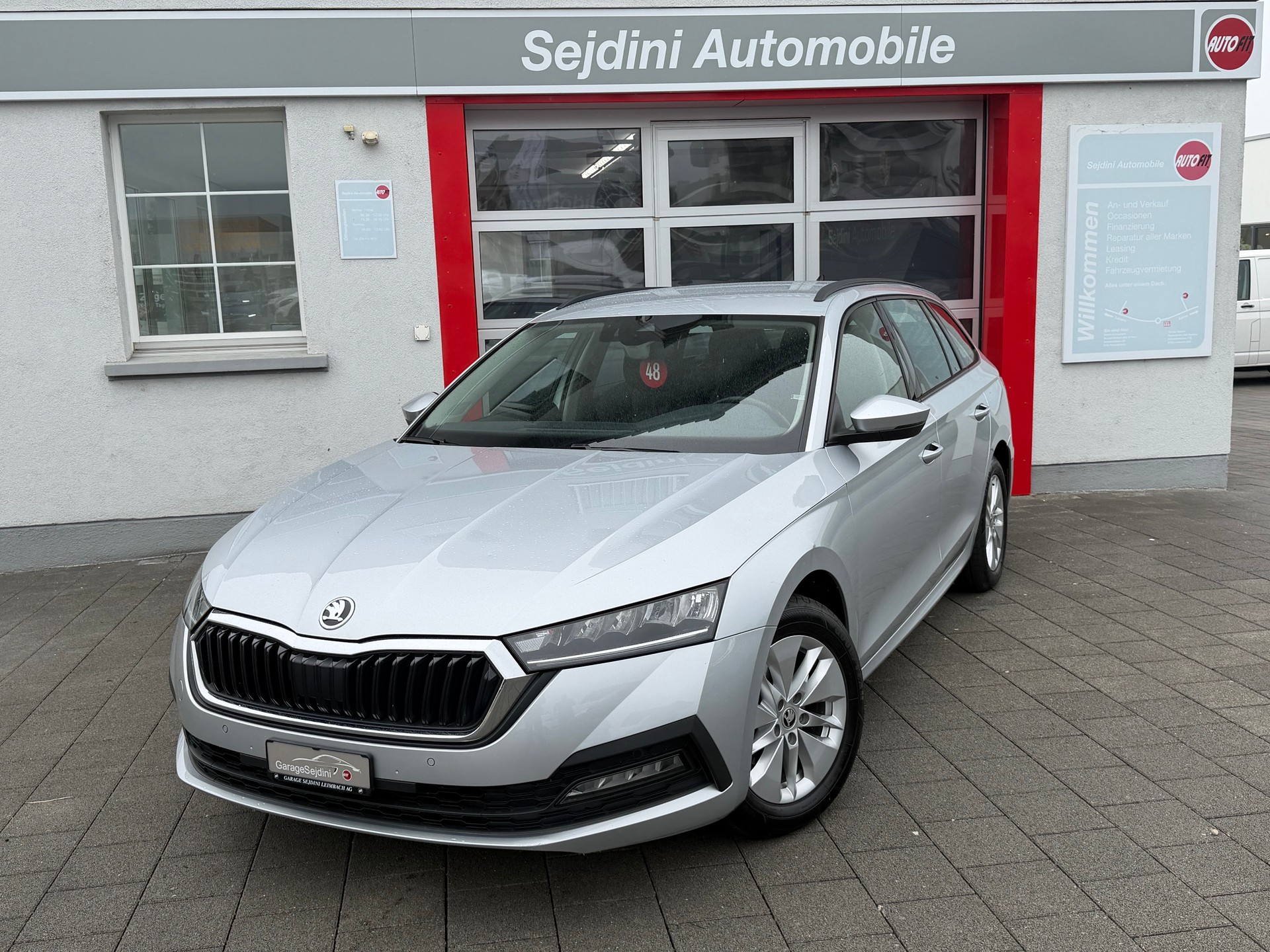 SKODA Octavia Combi 2.0 TDI DSG Ambition-image-2