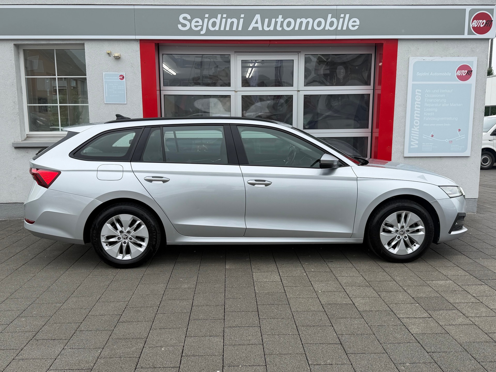 SKODA Octavia Combi 2.0 TDI DSG Ambition-image-3
