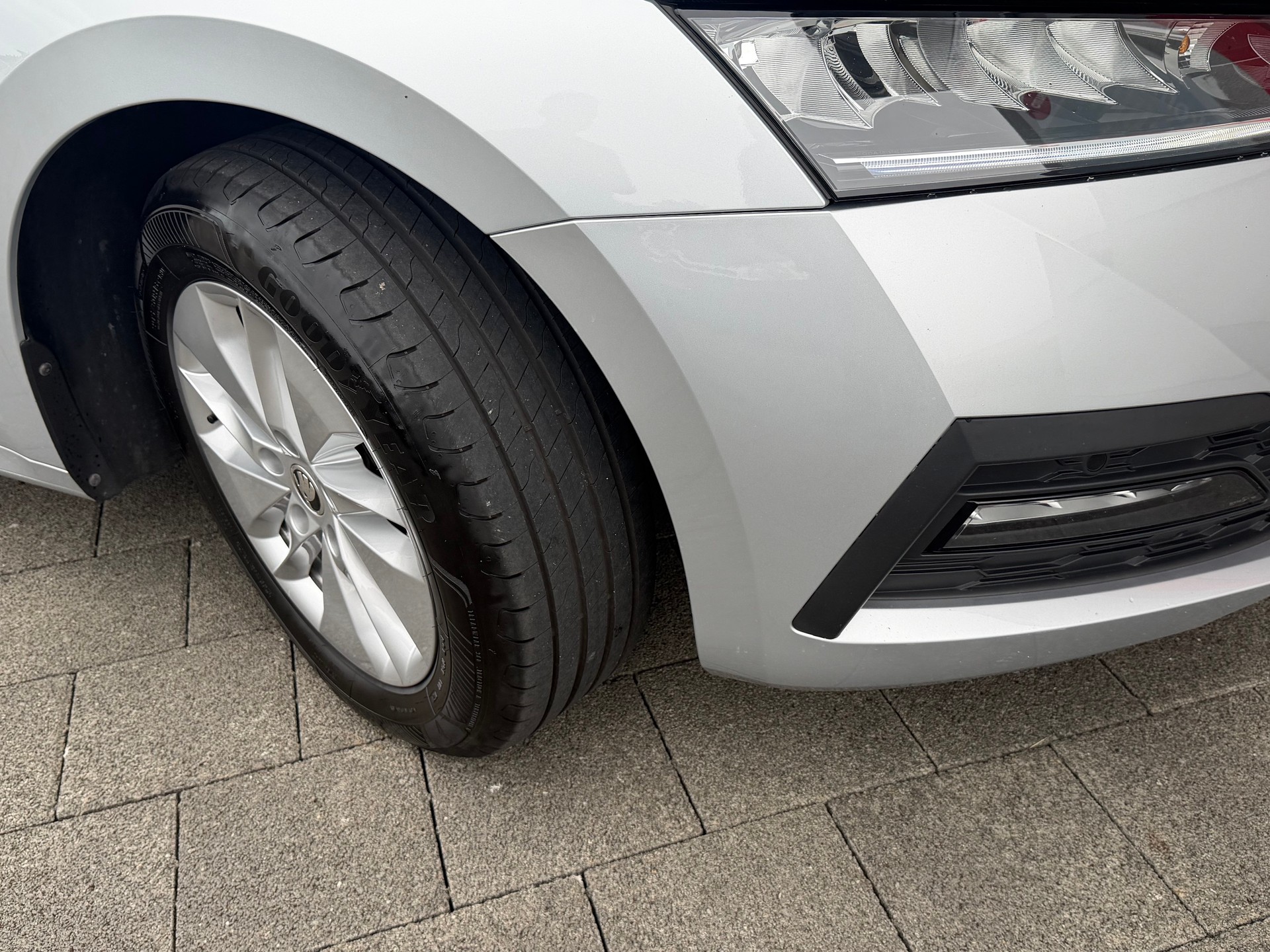 SKODA Octavia Combi 2.0 TDI DSG Ambition-image-1