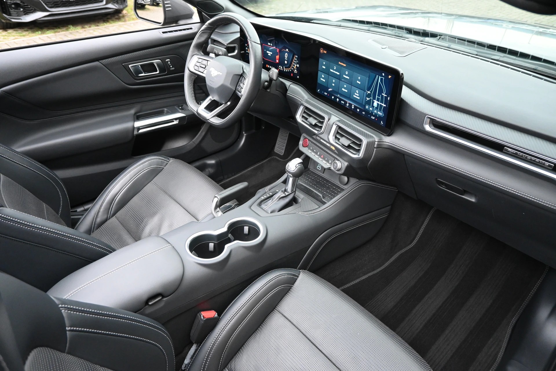 FORD Mustang Convertible 5.0 V8 GT Automat 466PS-image-13