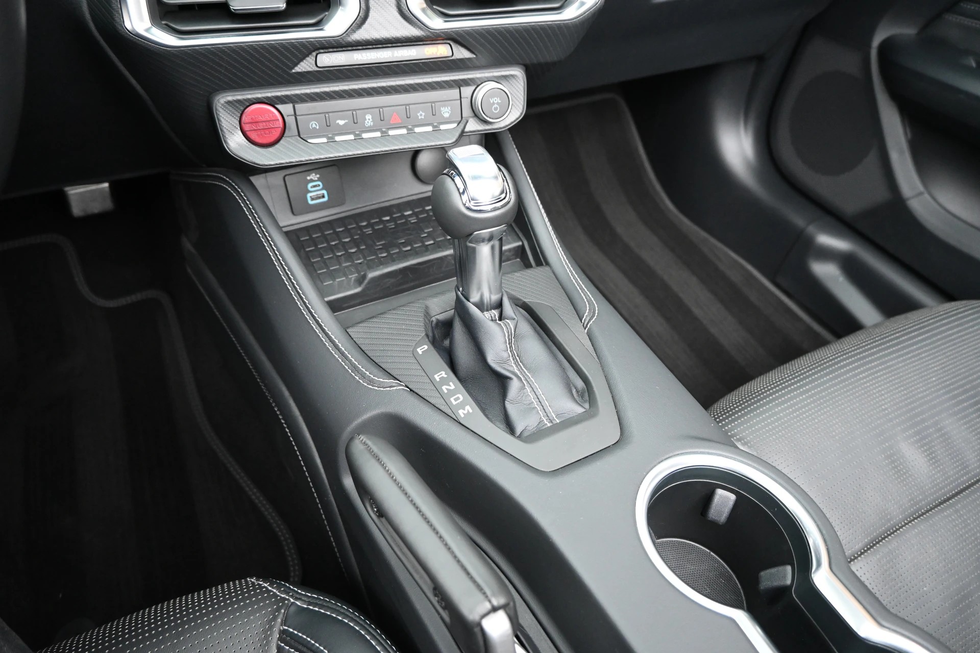 FORD Mustang Convertible 5.0 V8 GT Automat 466PS-image-17
