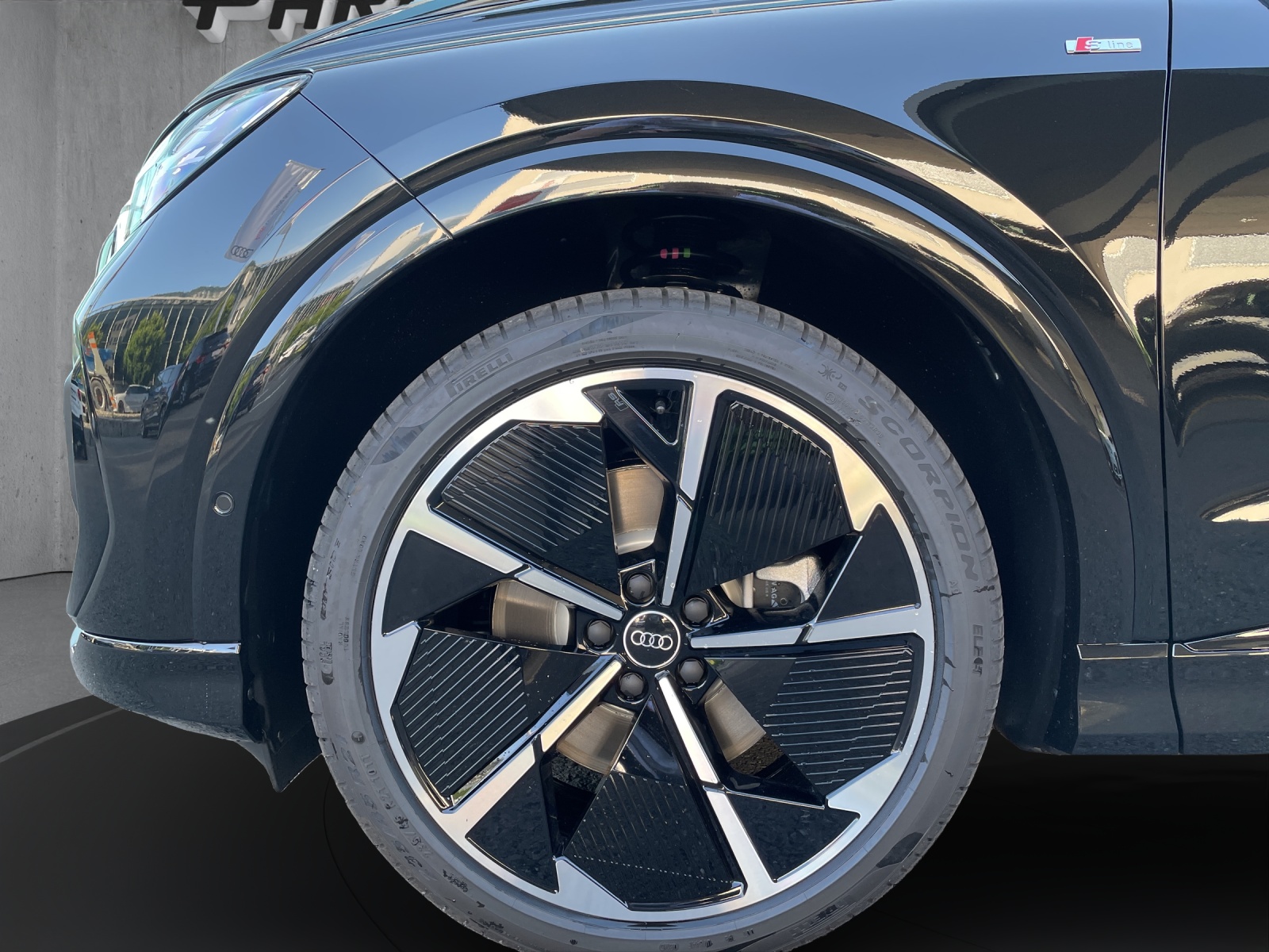 AUDI Q4 e-tron 45 Edition Swiss Ski quattro-image-15