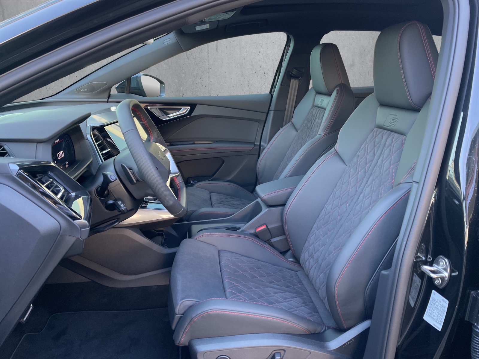 AUDI Q4 e-tron 45 Edition Swiss Ski quattro-image-6