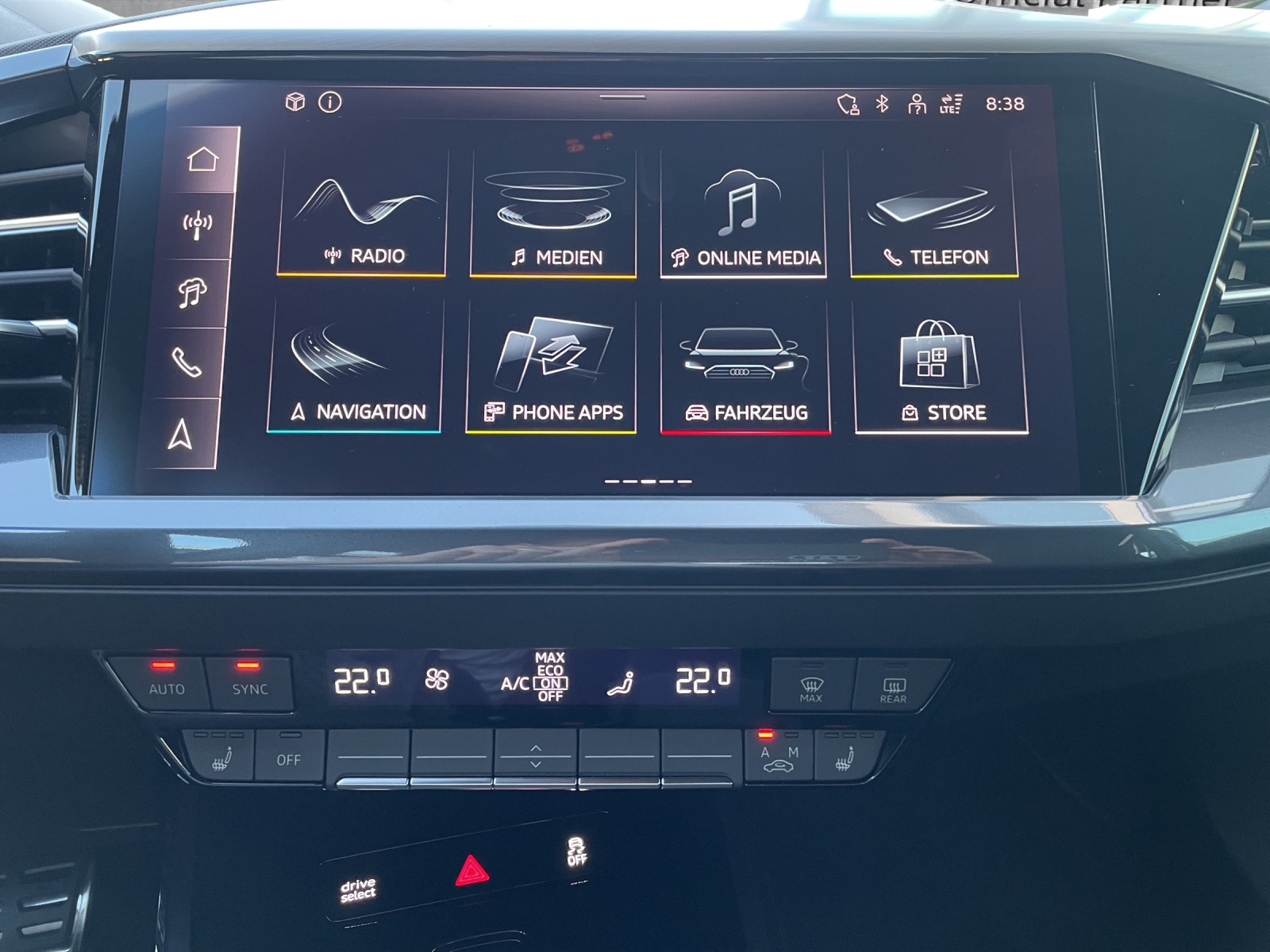 AUDI Q4 e-tron 45 Edition Swiss Ski quattro-image-12