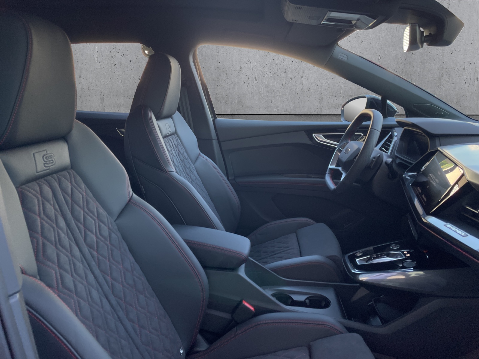 AUDI Q4 e-tron 45 Edition Swiss Ski quattro-image-7