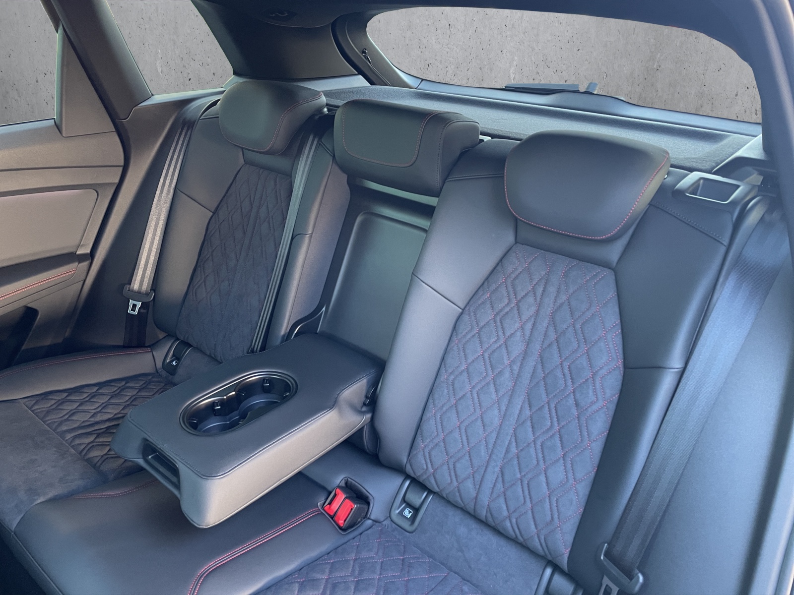 AUDI Q4 e-tron 45 Edition Swiss Ski quattro-image-13