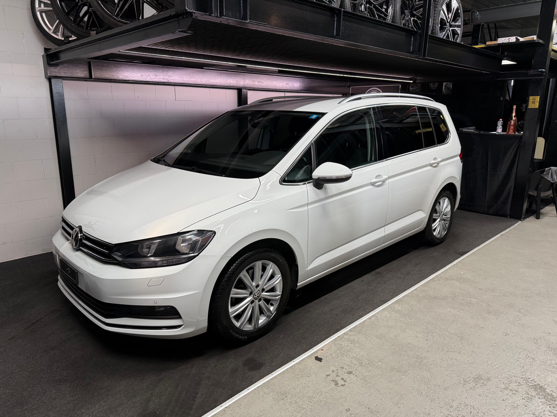 VW Touran 1.5 TSI EVO Highline DSG * 7 Plätze *-image-0