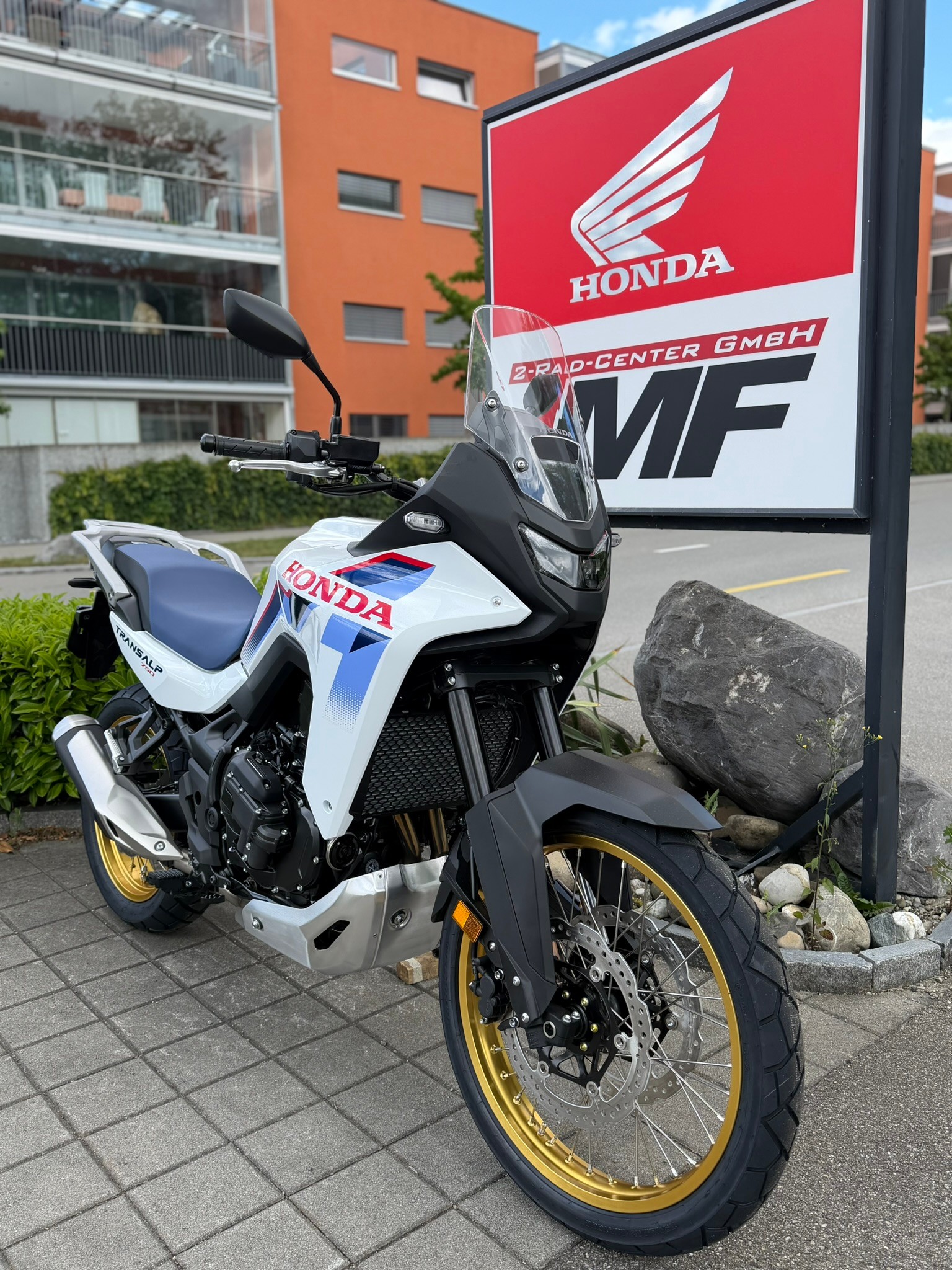 HONDA E CLUTCH VERSION-showroom-element-1