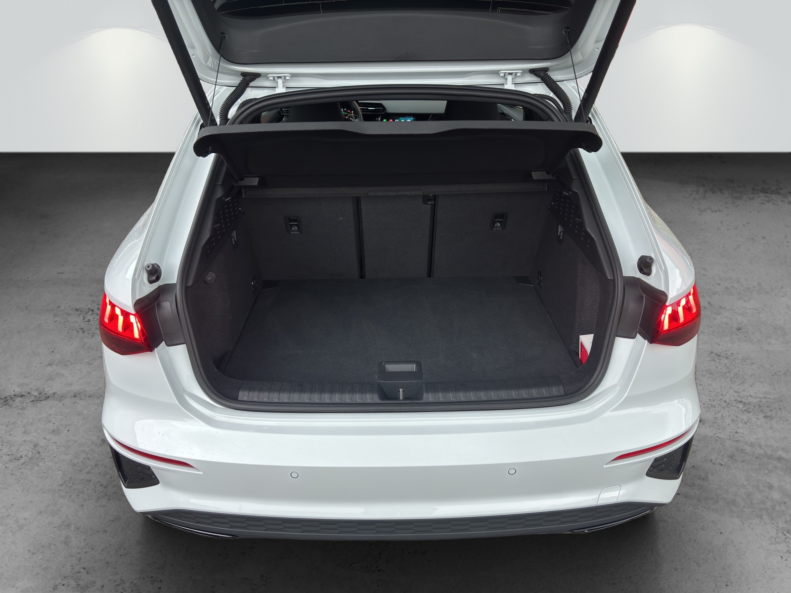 AUDI A3 Sportback 35 TFSI S line Attraction S-tronic-image-9