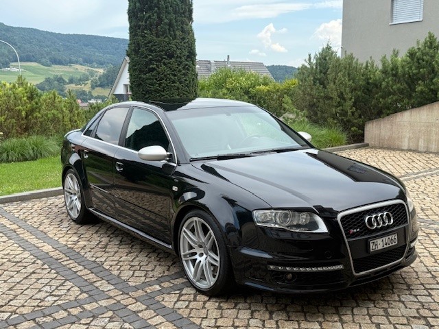 AUDI 4.2 V8 quattro-image-1