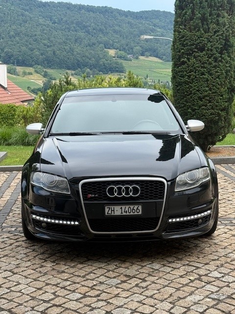 AUDI 4.2 V8 quattro-image-0