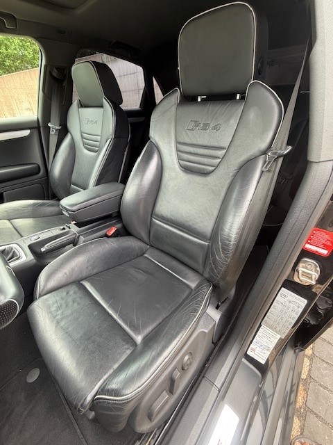 AUDI 4.2 V8 quattro-image-5