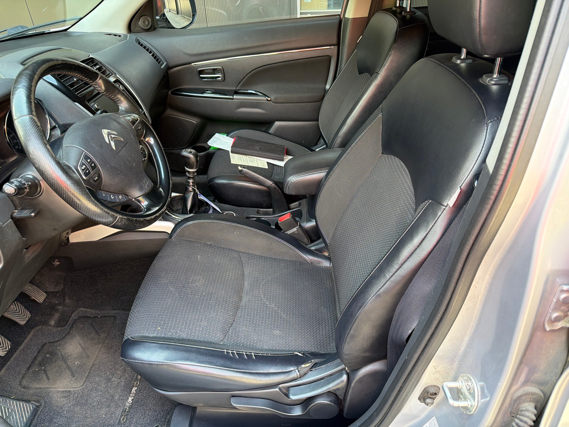 CITROEN C4 Aircross 1.6 HDi Collection 4WD-image-8