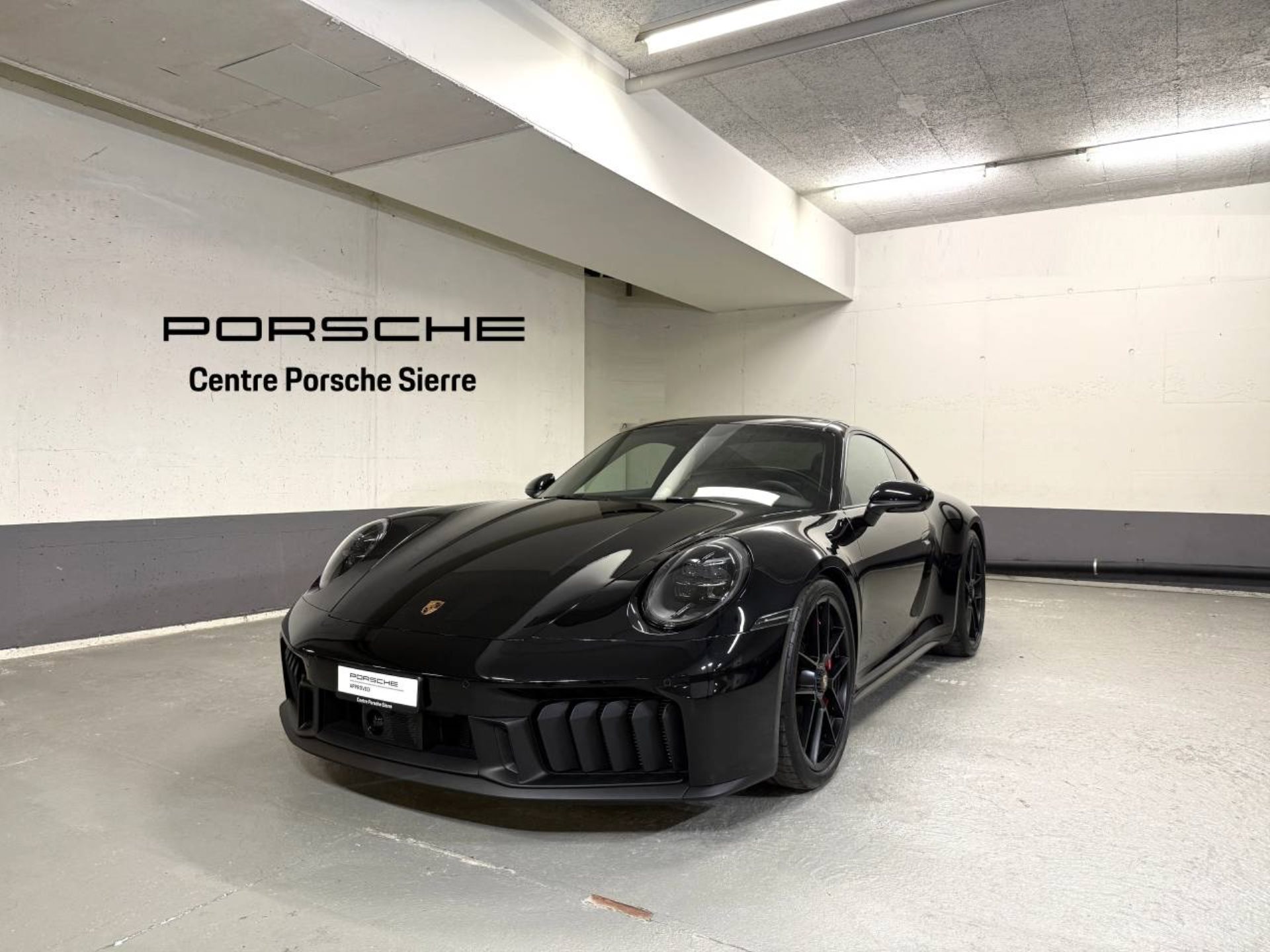 PORSCHE 911 Carrera 4 GTS