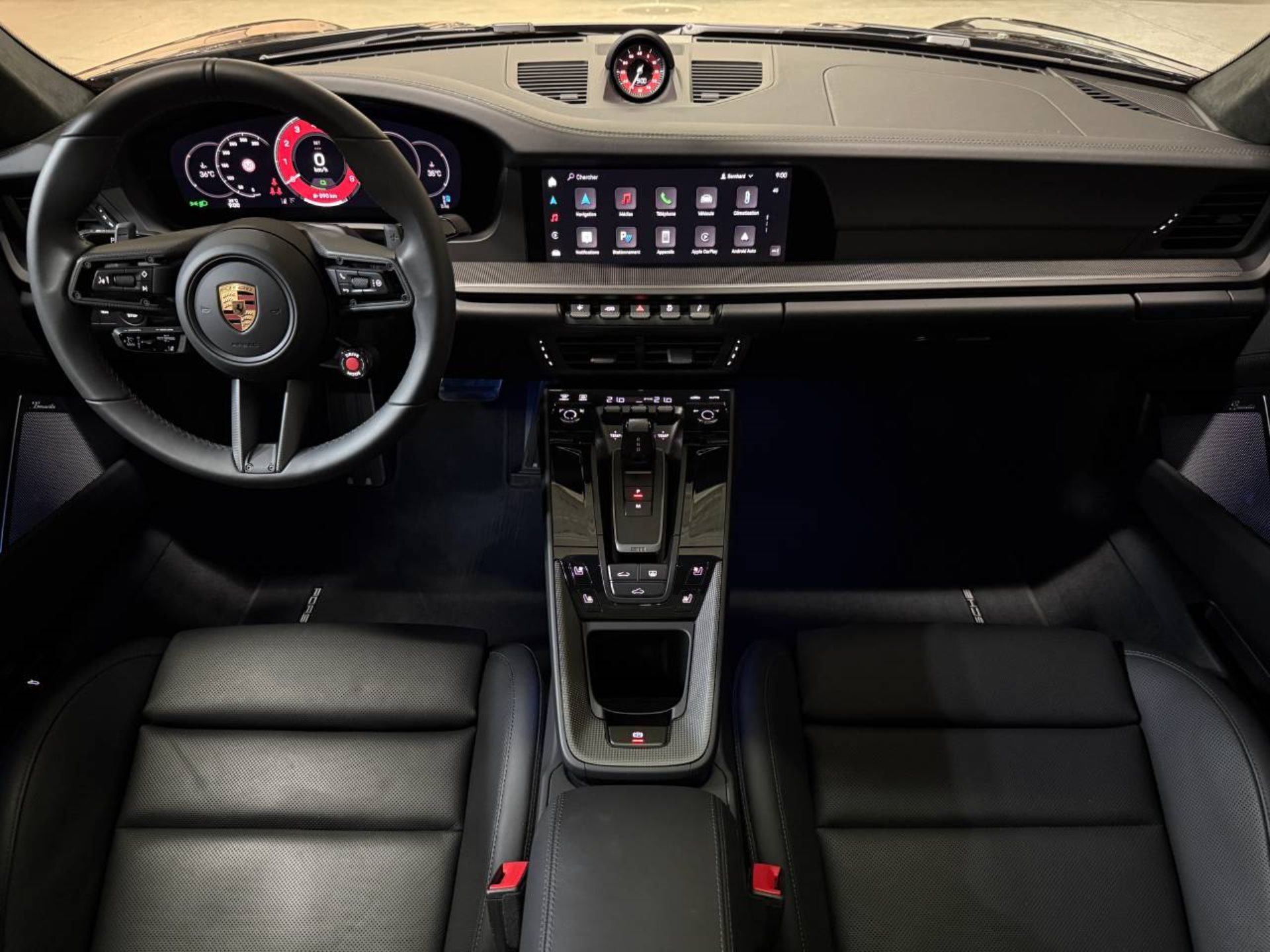 PORSCHE 911 Carrera 4 GTS-image-12