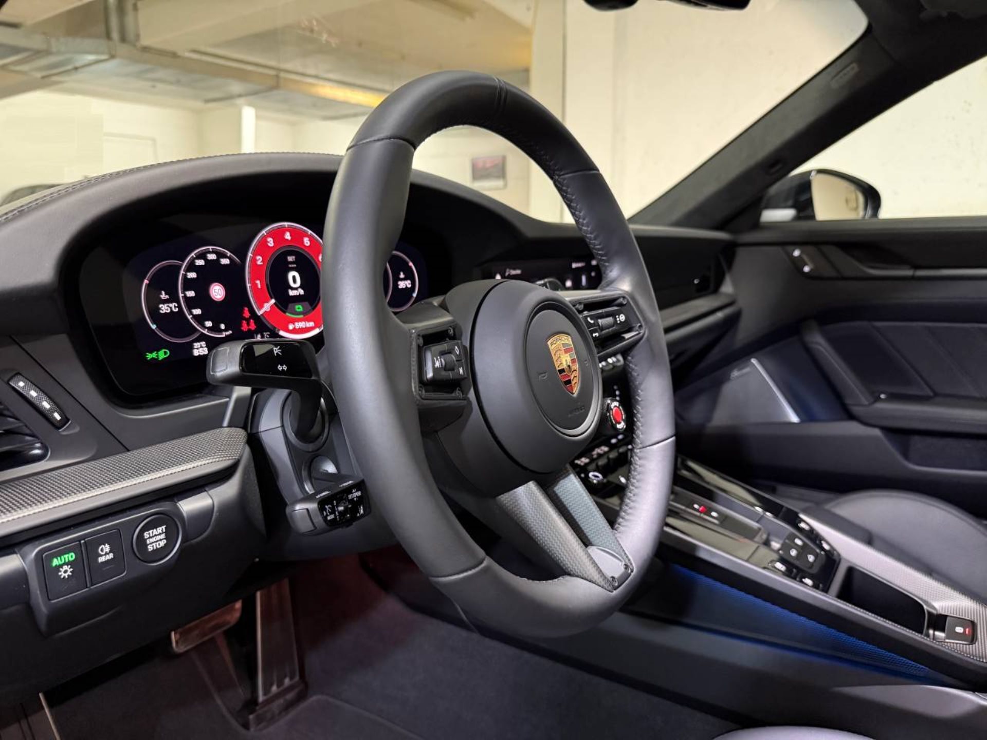 PORSCHE 911 Carrera 4 GTS-showroom-element-3