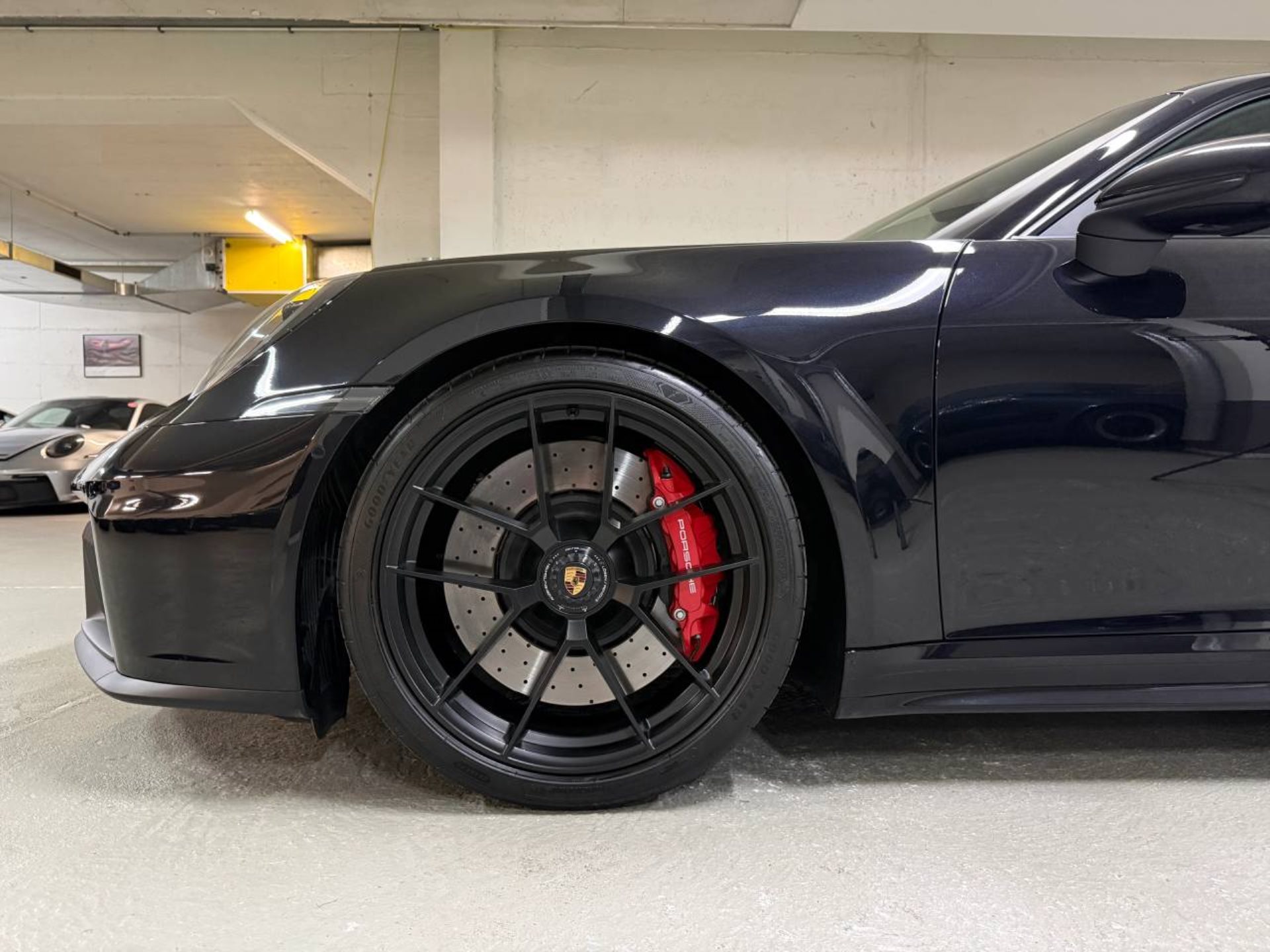 PORSCHE 911 Carrera 4 GTS-image-9