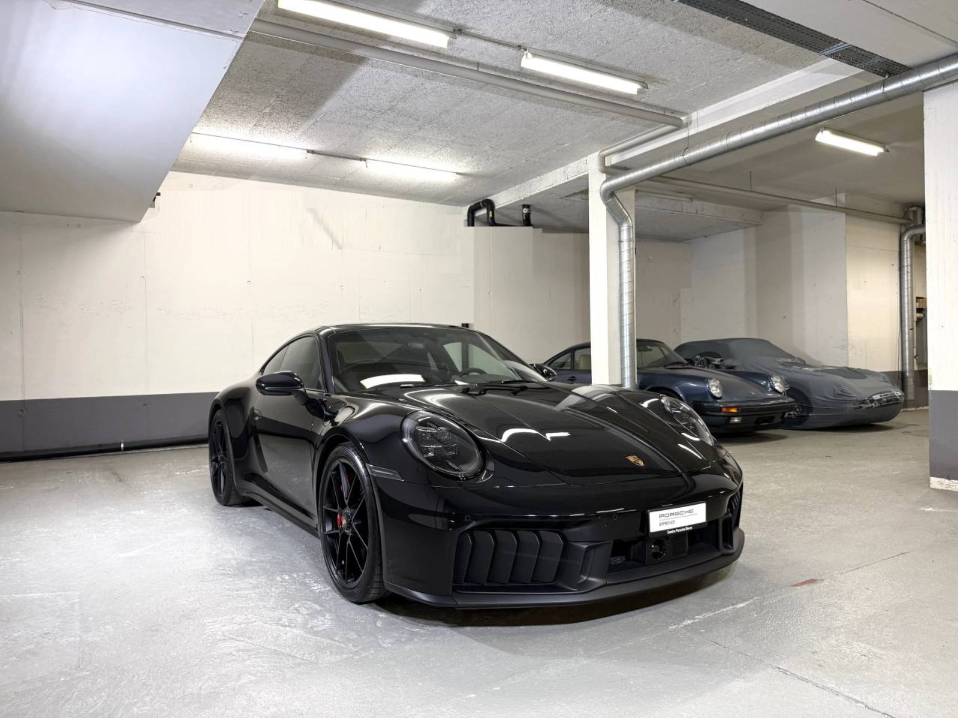 PORSCHE 911 Carrera 4 GTS-image-7