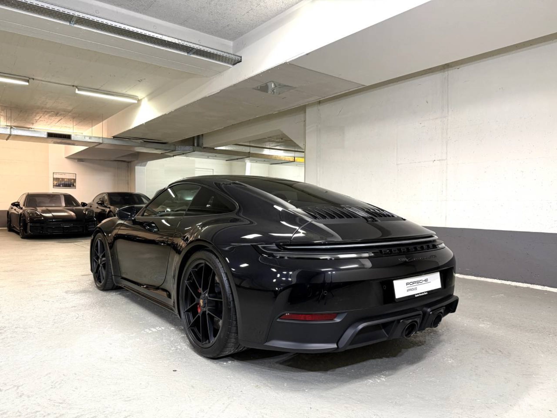 PORSCHE 911 Carrera 4 GTS-showroom-element-2