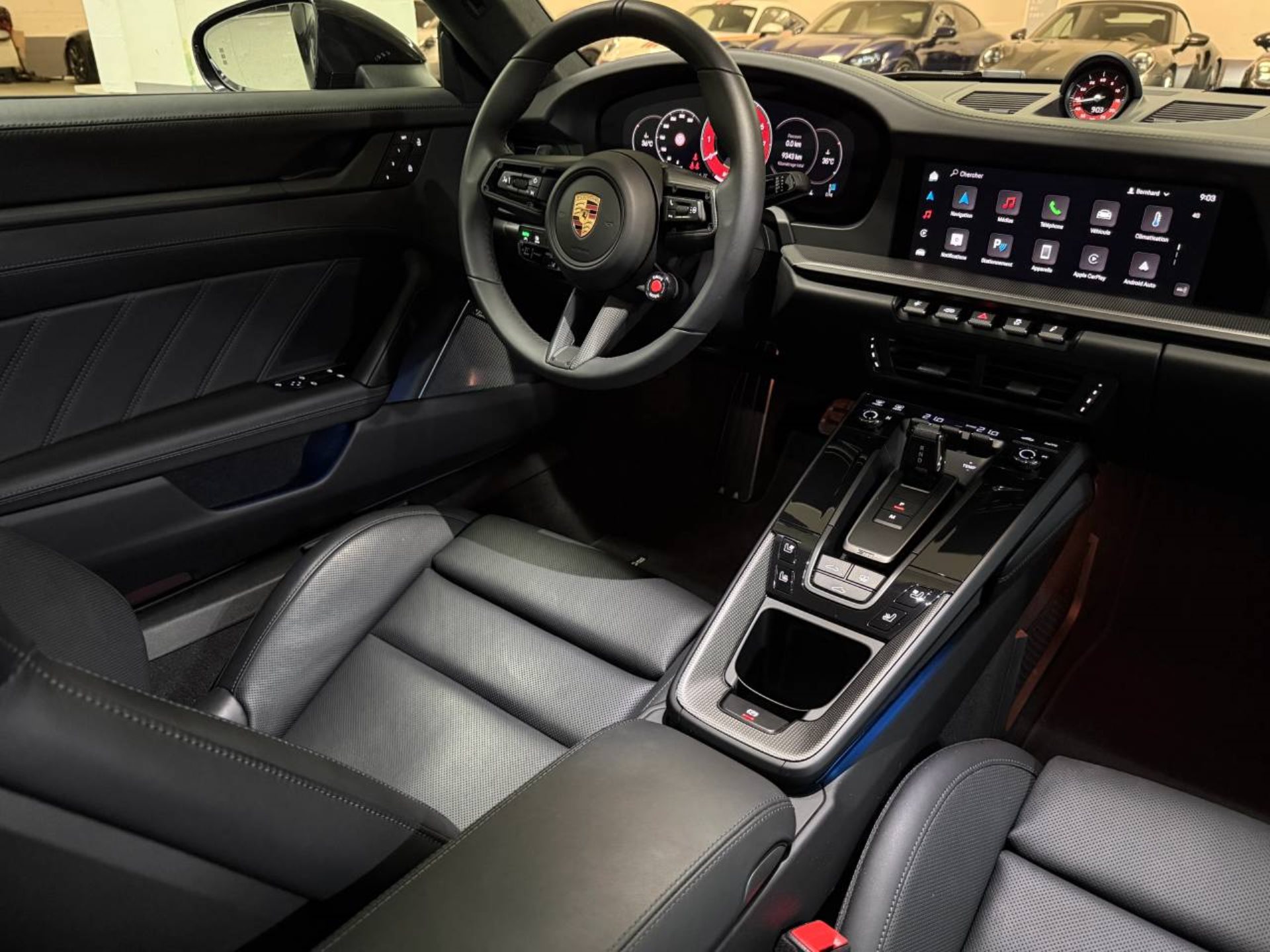 PORSCHE 911 Carrera 4 GTS-image-13