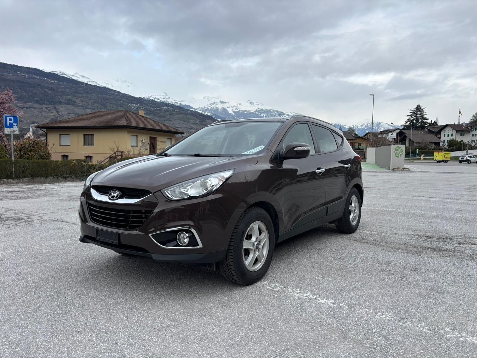 HYUNDAI iX 35 2.0 CRDi Style 4WD Automatic-image-2