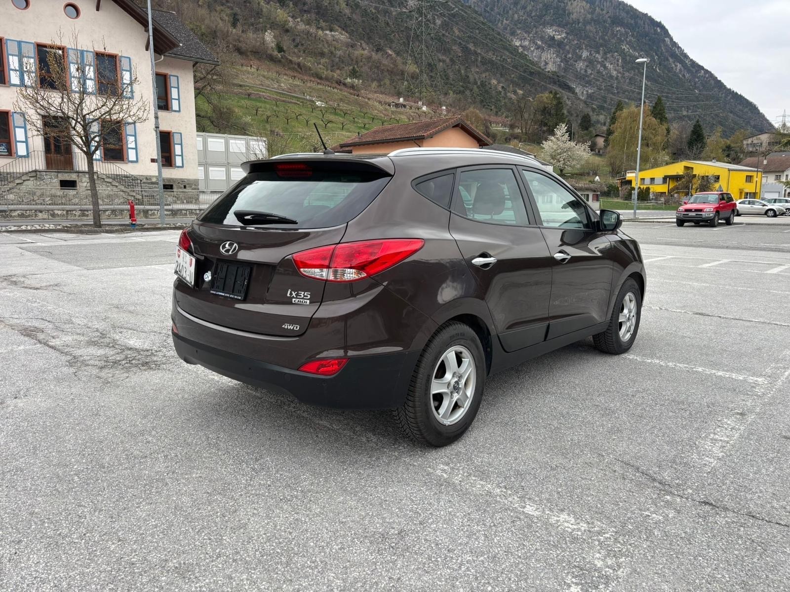 HYUNDAI iX 35 2.0 CRDi Style 4WD Automatic-image-4