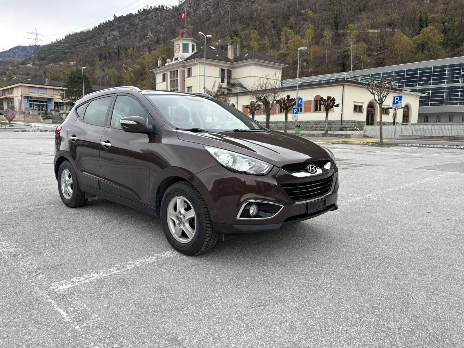HYUNDAI iX 35 2.0 CRDi Style 4WD Automatic-image-1