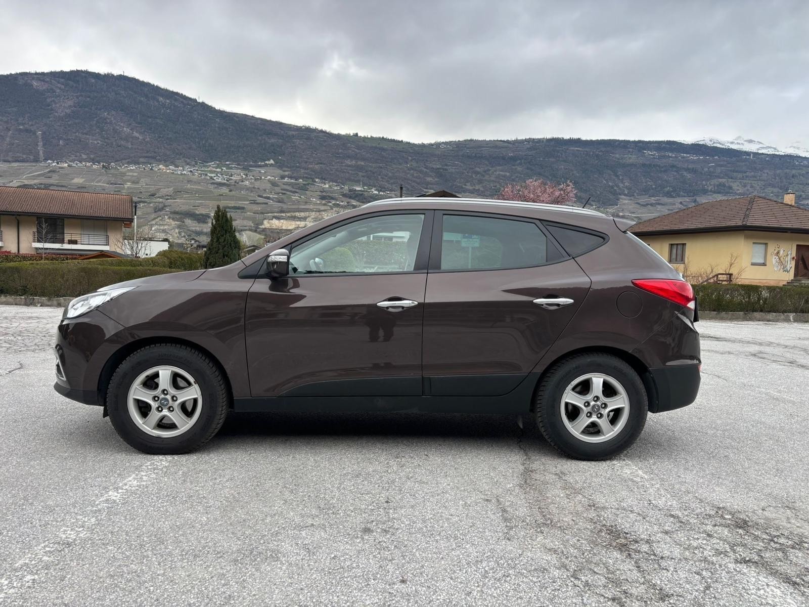 HYUNDAI iX 35 2.0 CRDi Style 4WD Automatic-image-3
