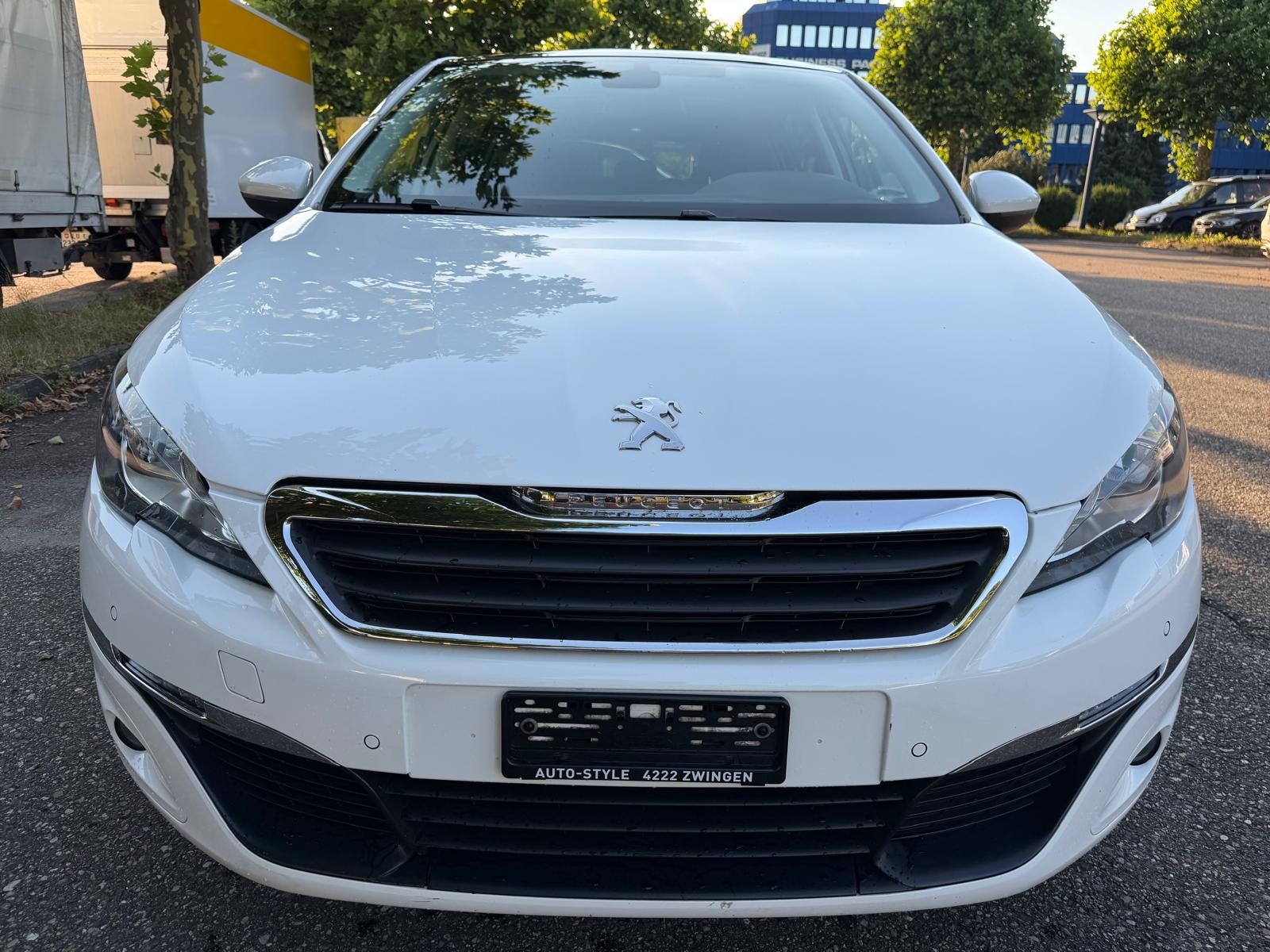 PEUGEOT 308 1.2 THP Style Automatic-image-1
