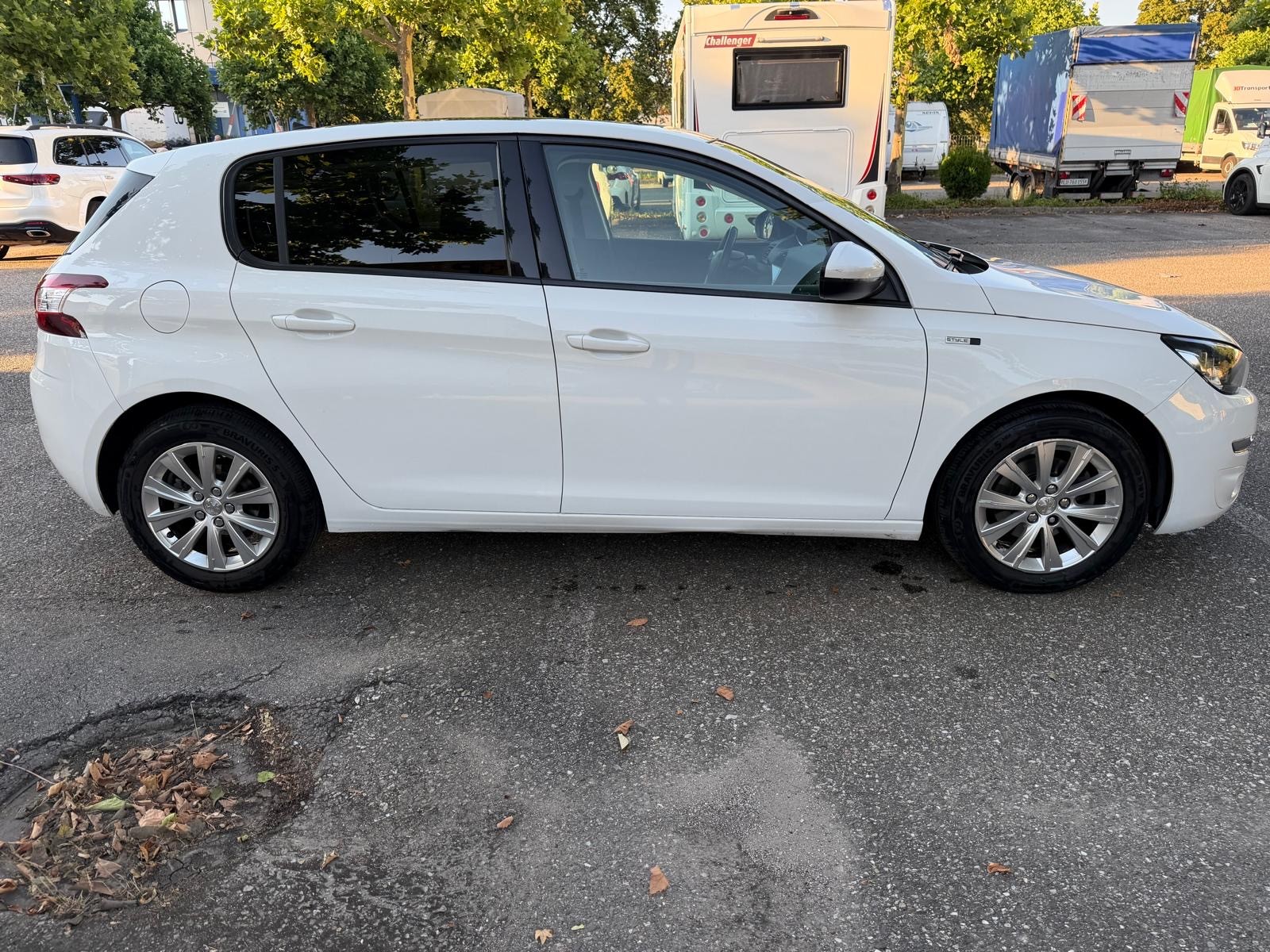 PEUGEOT 308 1.2 THP Style Automatic-image-3