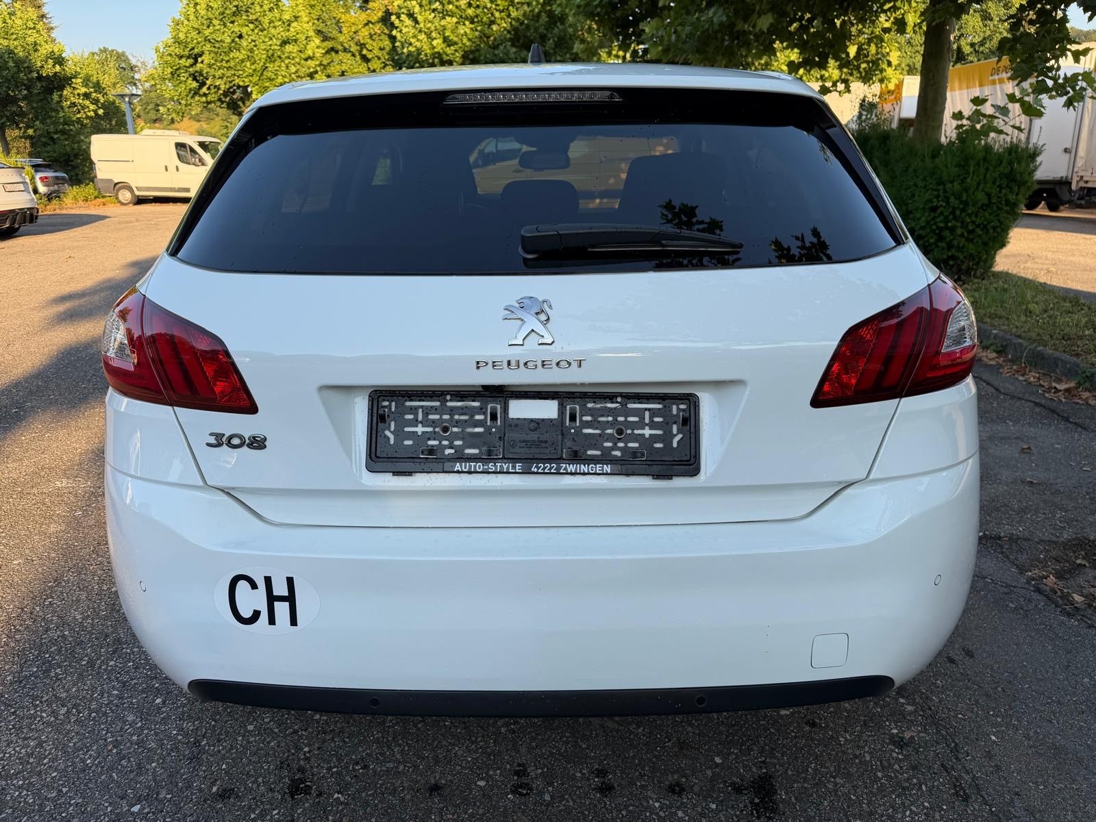 PEUGEOT 308 1.2 THP Style Automatic-image-6