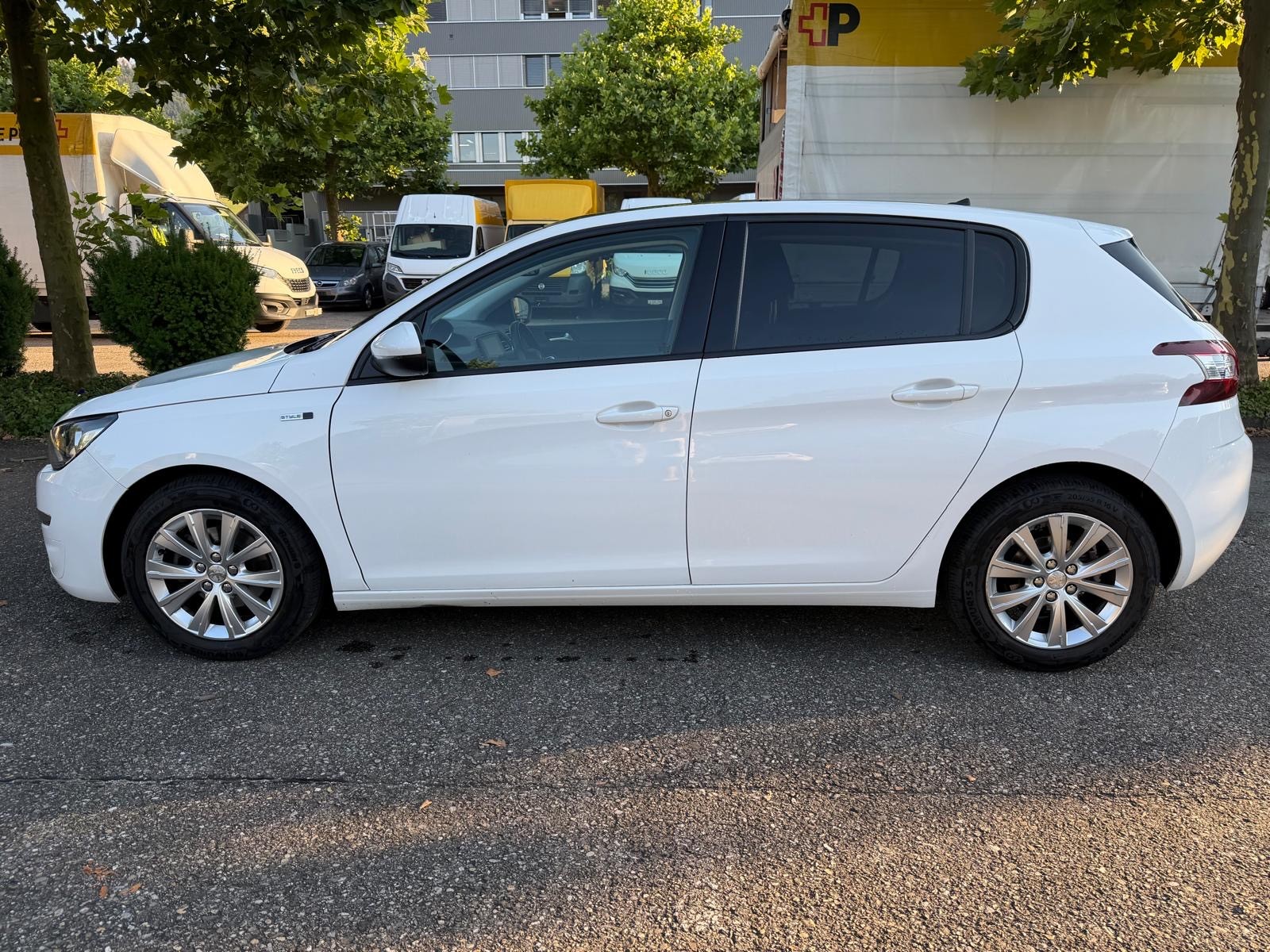 PEUGEOT 308 1.2 THP Style Automatic-image-4