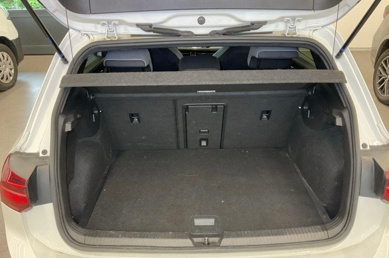 VW Golf 1.5 eTSI mHEV ACT R-Line DSG-image-9