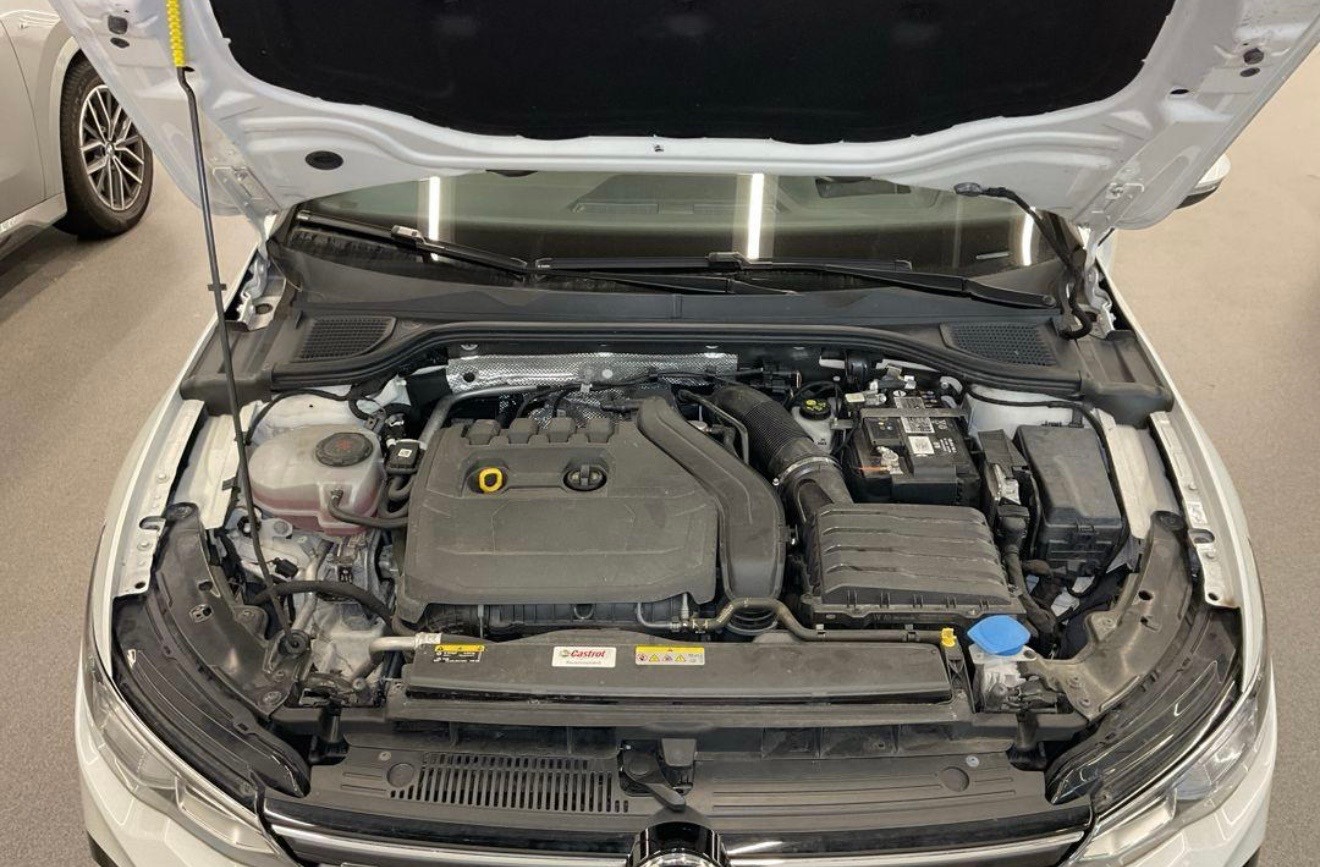 VW Golf 1.5 eTSI mHEV ACT R-Line DSG-image-8