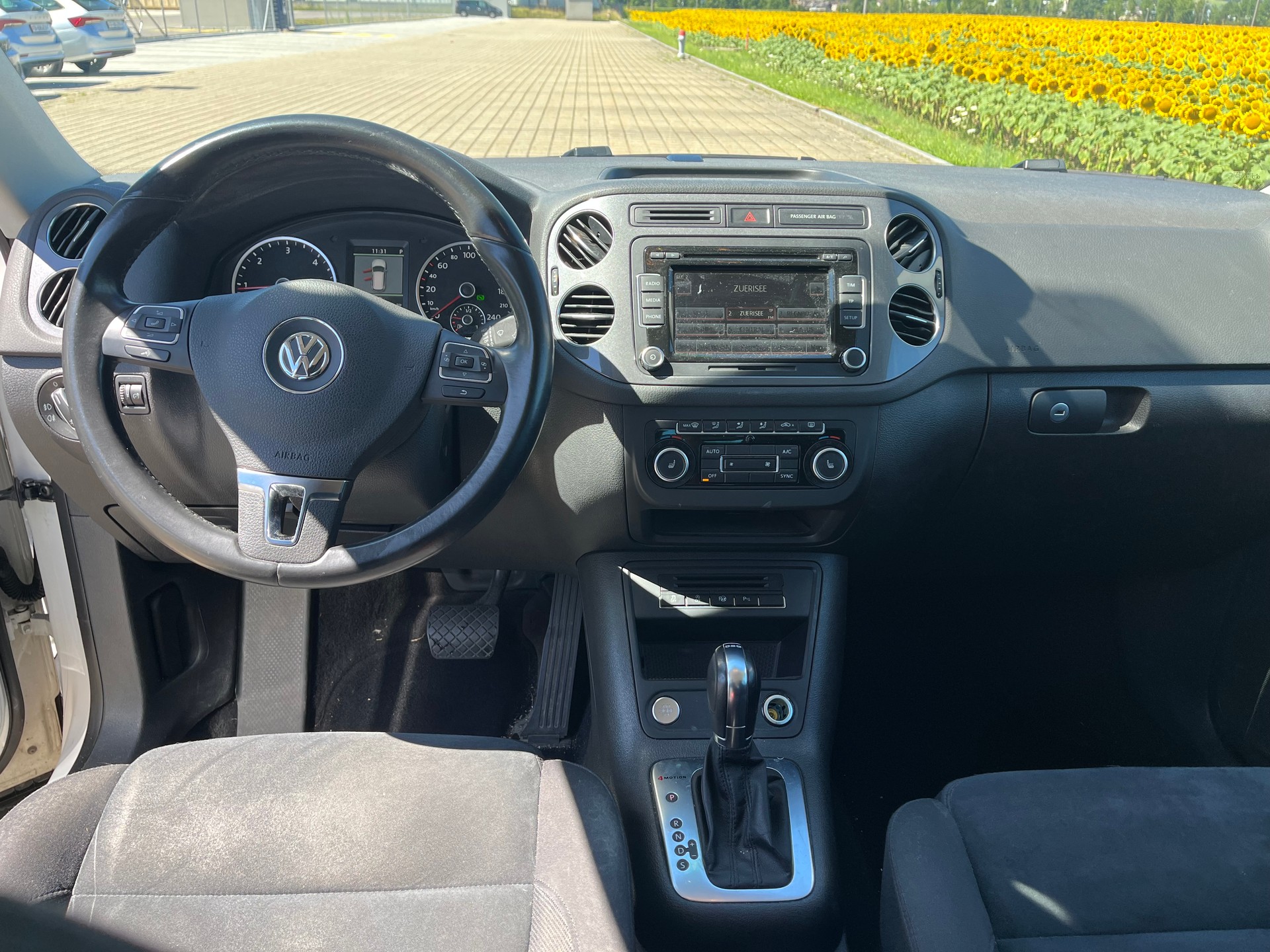 VW Tiguan 2.0 TDI BlueMotion Sport&Style 4Motion DSG-image-11