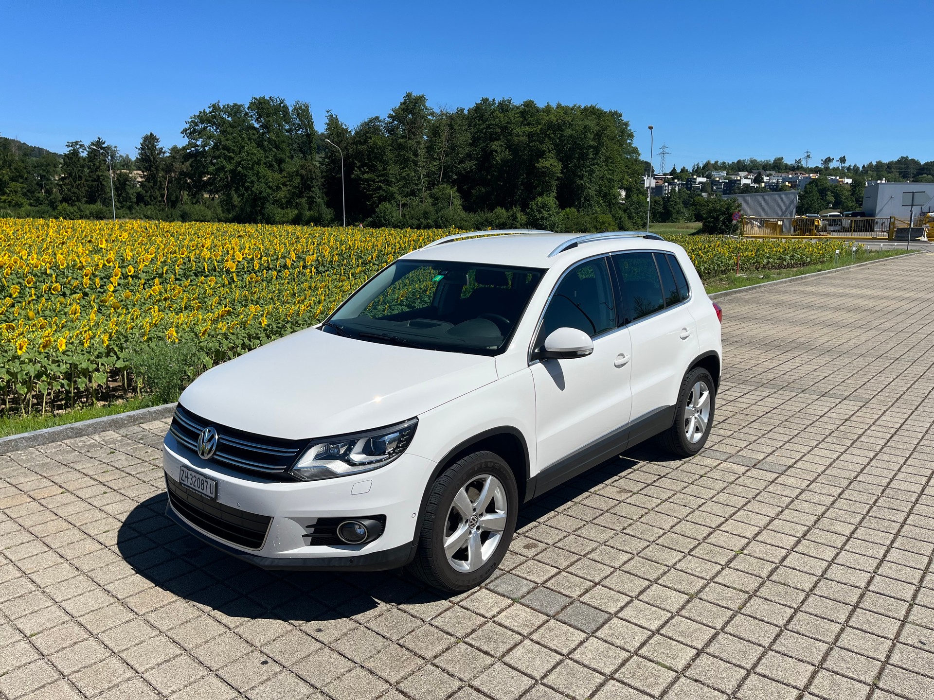 VW Tiguan 2.0 TDI BlueMotion Sport&Style 4Motion DSG-image-3