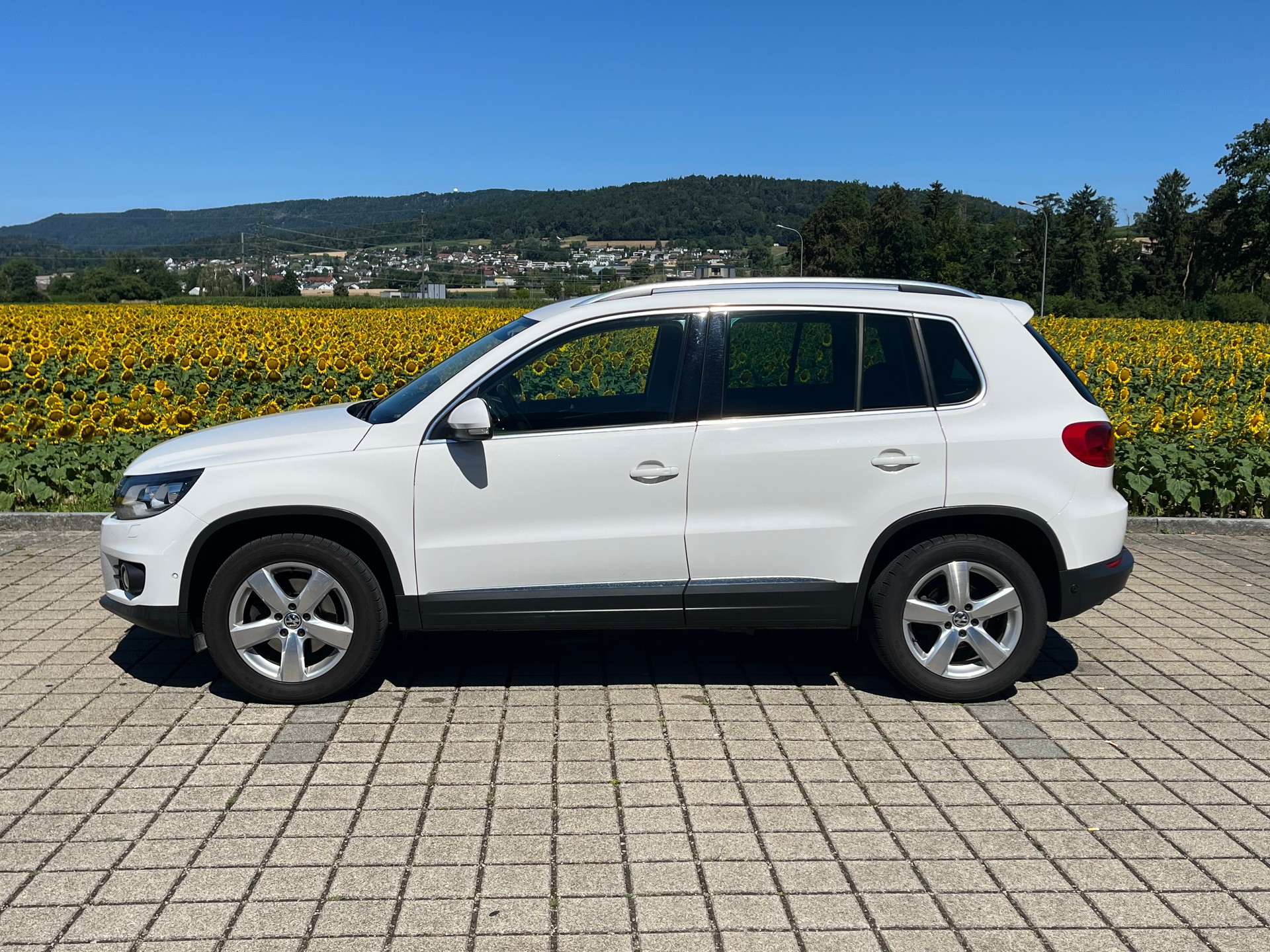VW Tiguan 2.0 TDI BlueMotion Sport&Style 4Motion DSG-image-2
