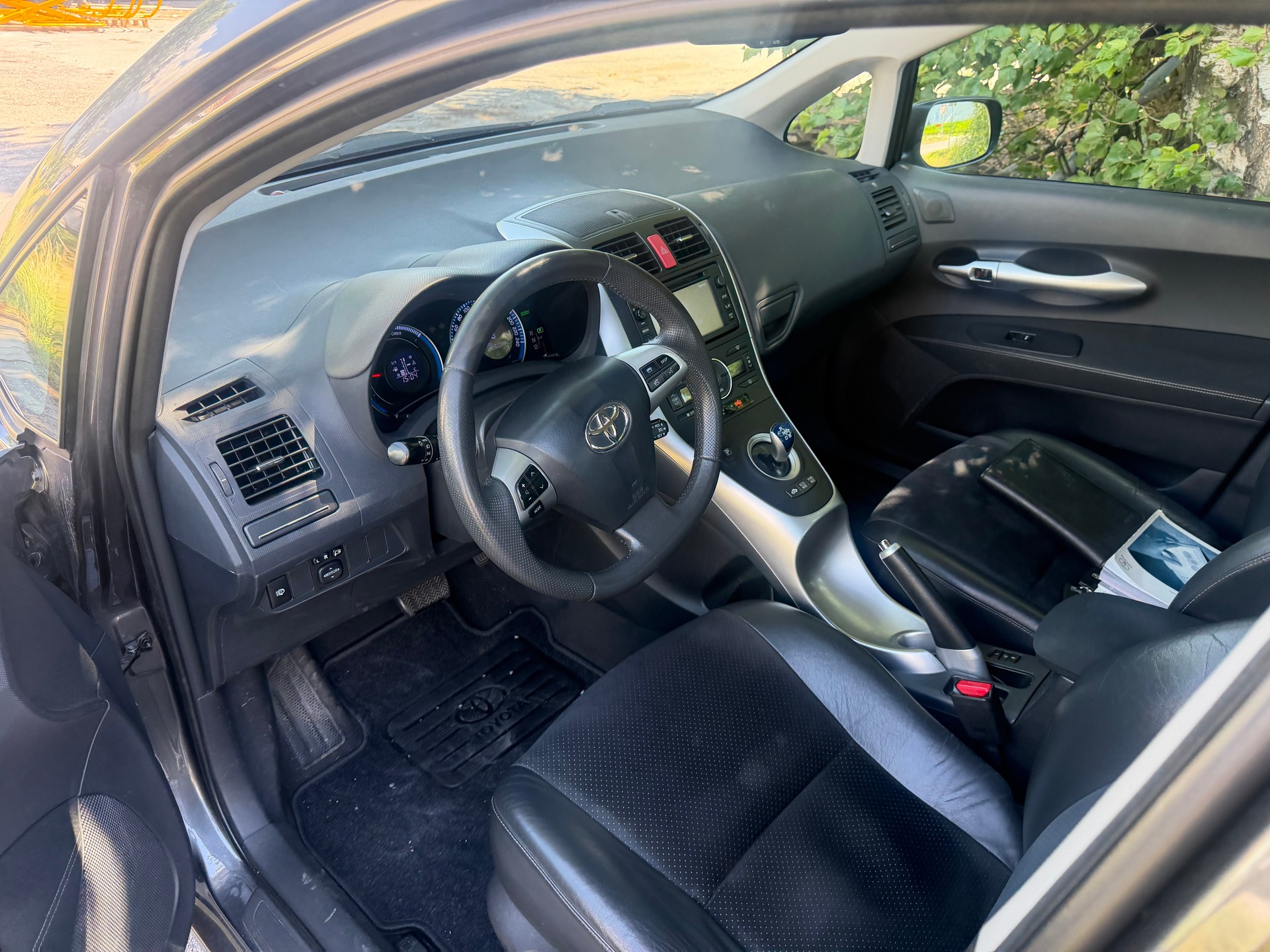 TOYOTA Auris 1.8 16V HSD Linea Sol Premium-image-8