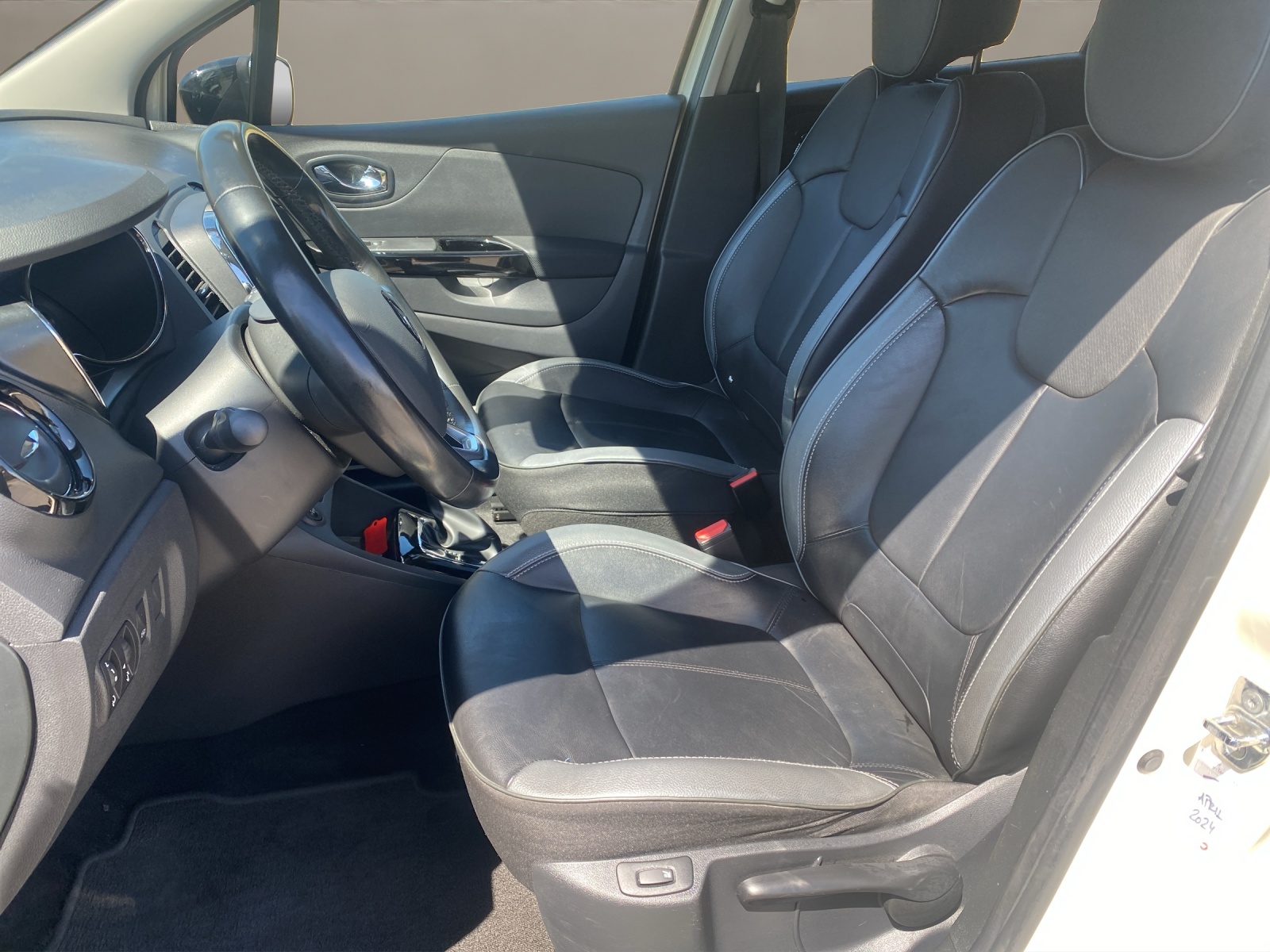 RENAULT Captur 1.2 T 16V Swiss Edition EDC-image-8
