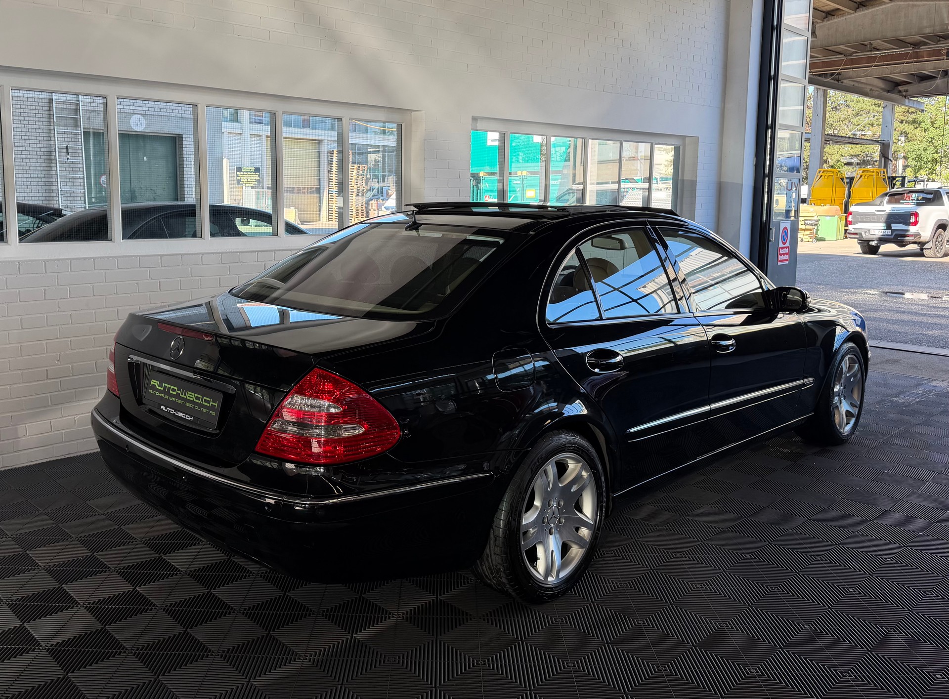 MERCEDES-BENZ E 320 Elégance Automatic-image-2