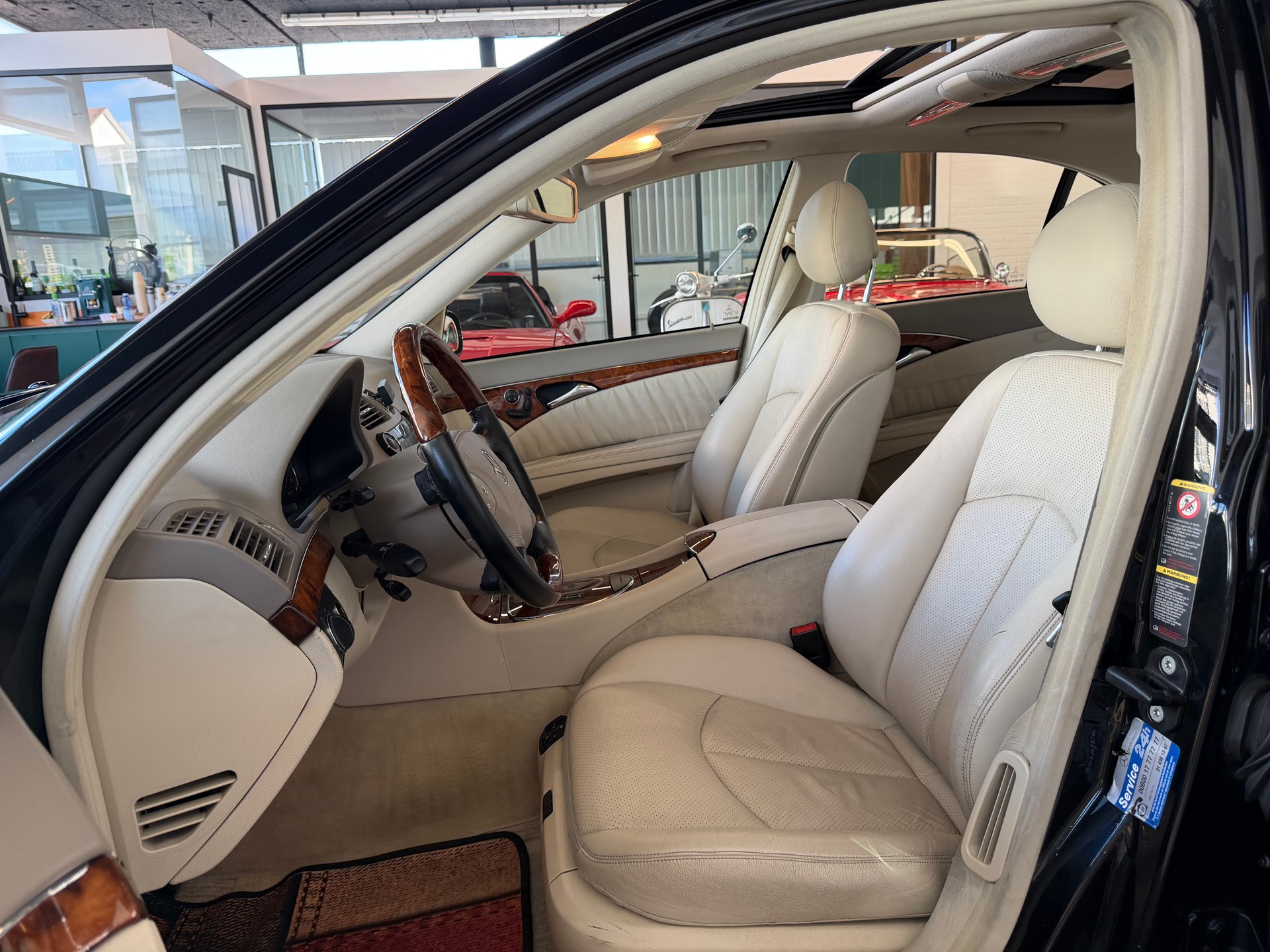 MERCEDES-BENZ E 320 Elégance Automatic-image-8