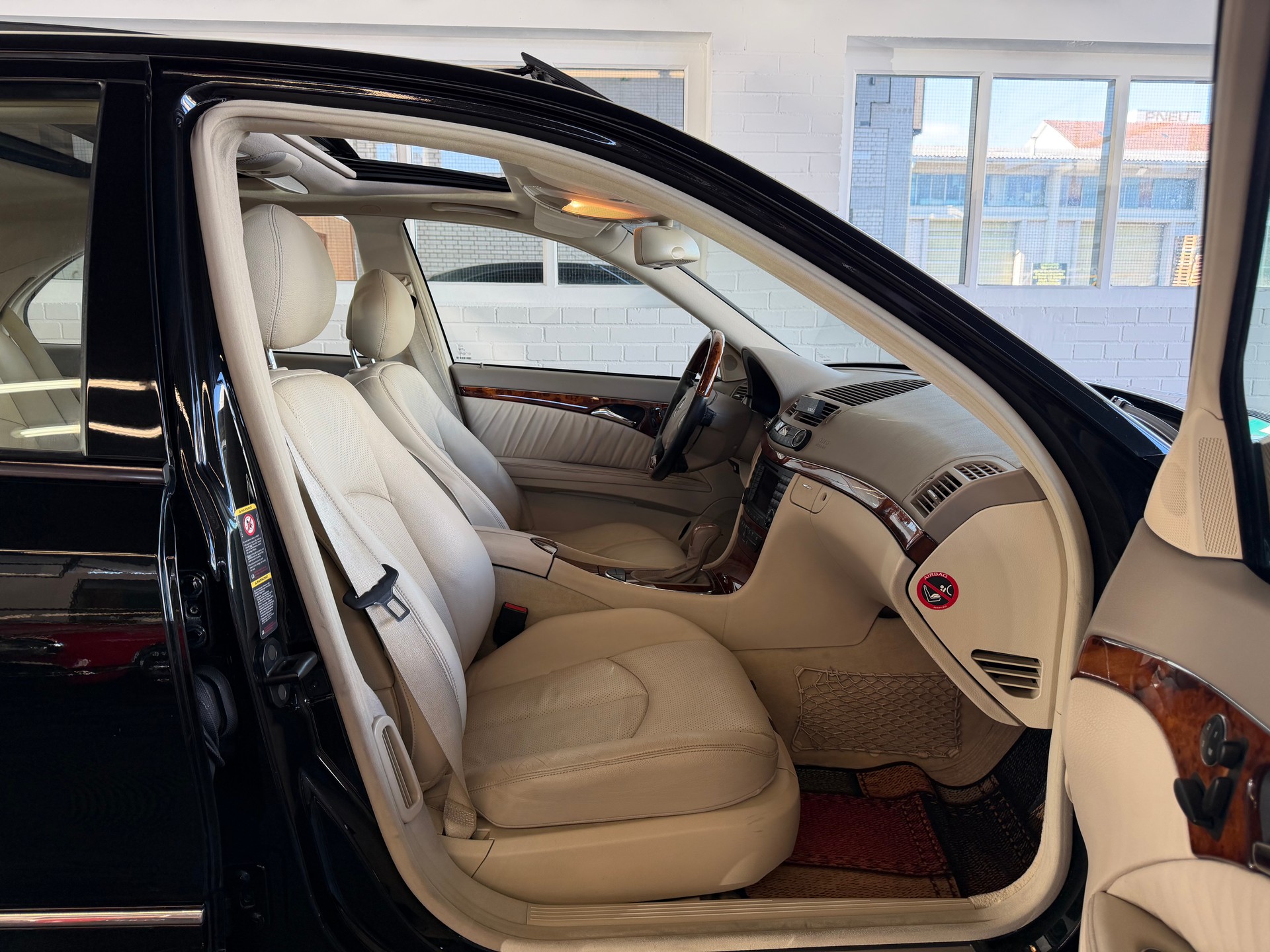 MERCEDES-BENZ E 320 Elégance Automatic-image-6