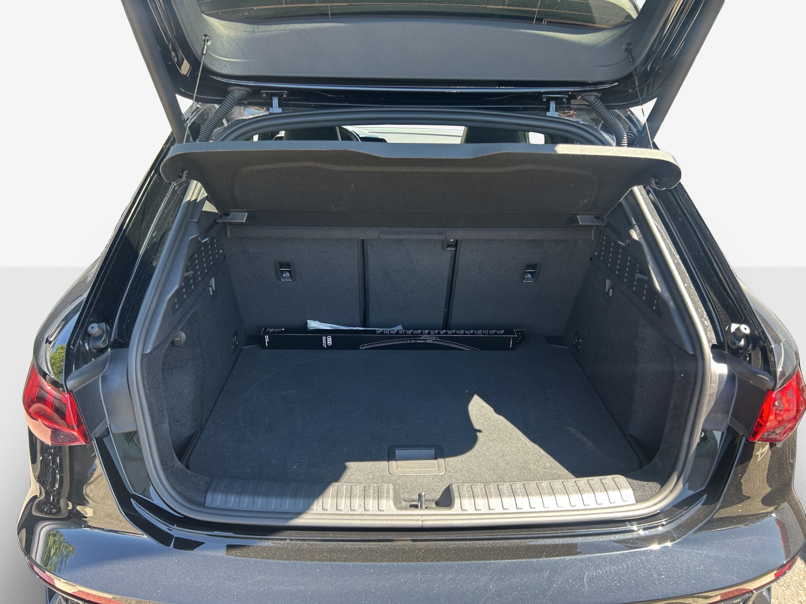AUDI RS3 Sportback 2.5 TSI quattro S-tronic-image-12
