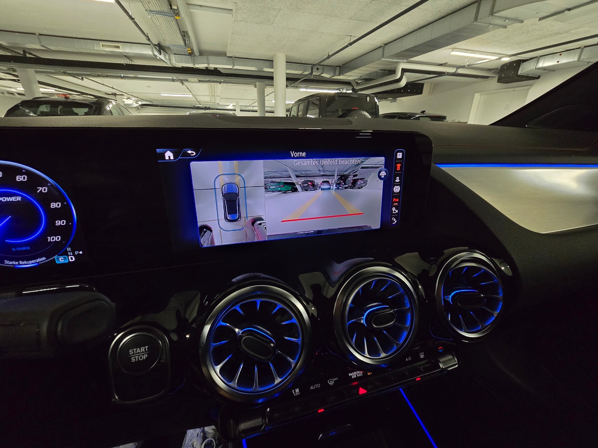 MERCEDES-BENZ EQA 300 Swiss Star AMG Line 4matic-image-15