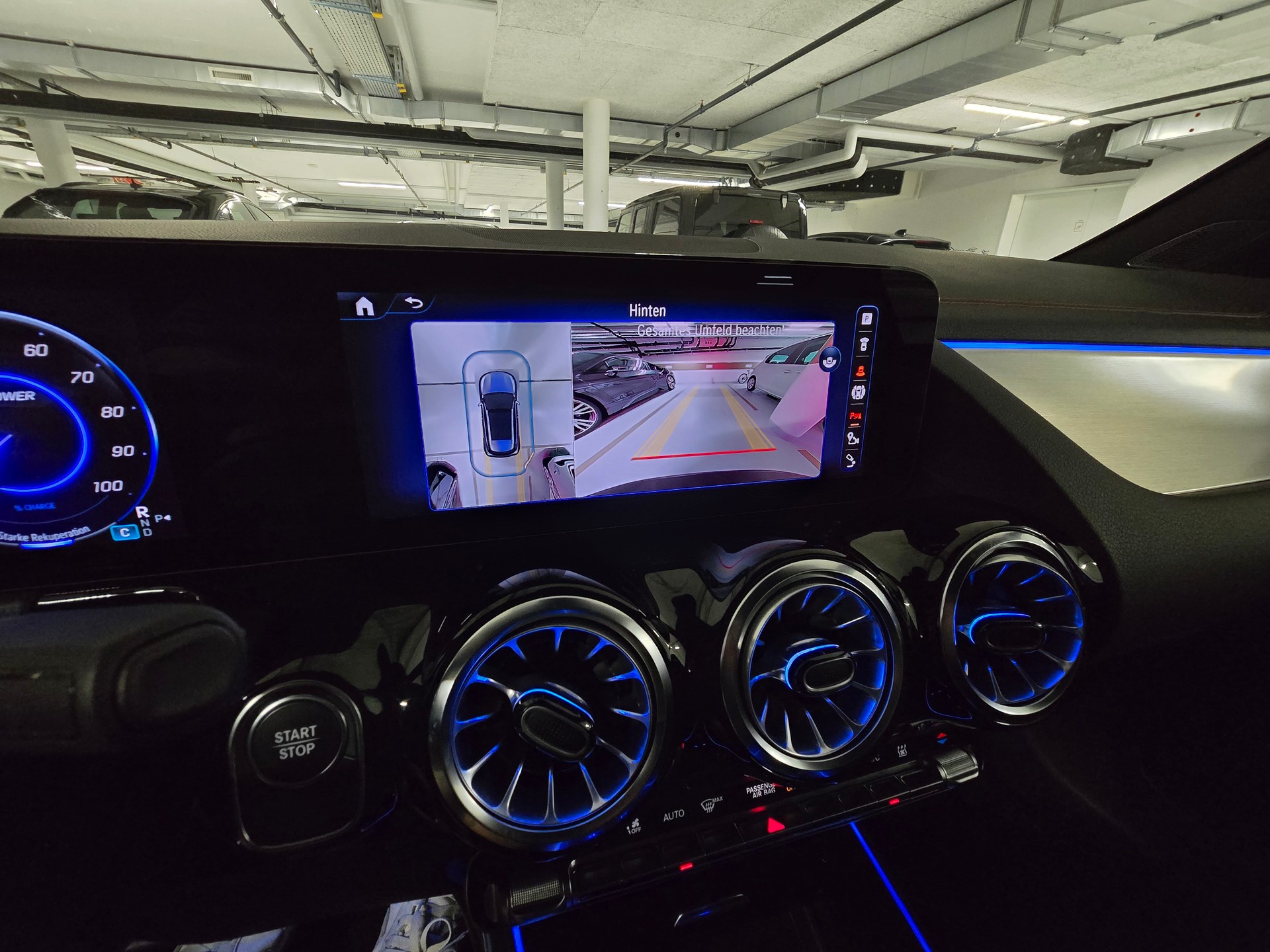 MERCEDES-BENZ EQA 300 Swiss Star AMG Line 4matic-image-16