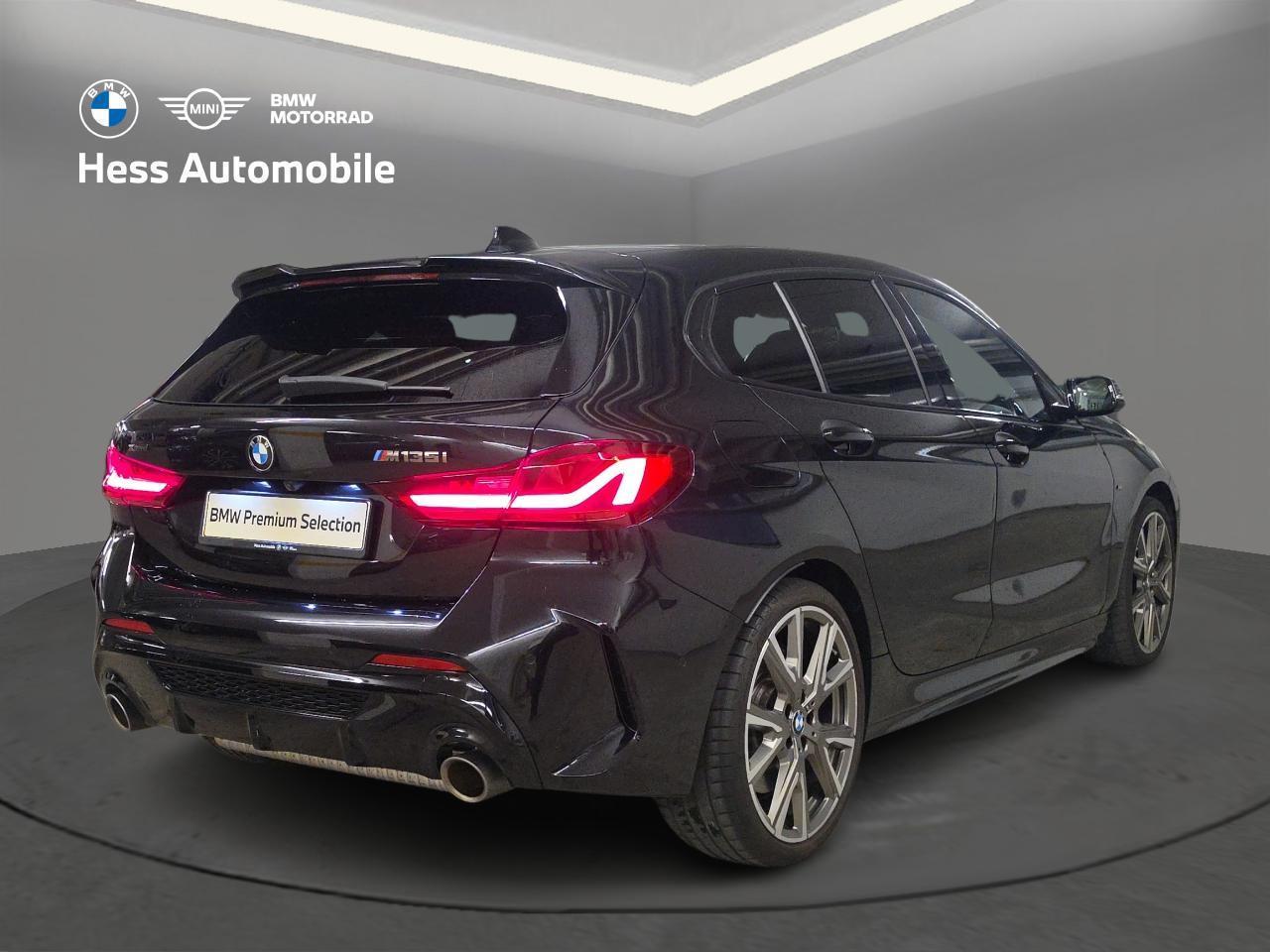 BMW M135i xDrive-showroom-element-2