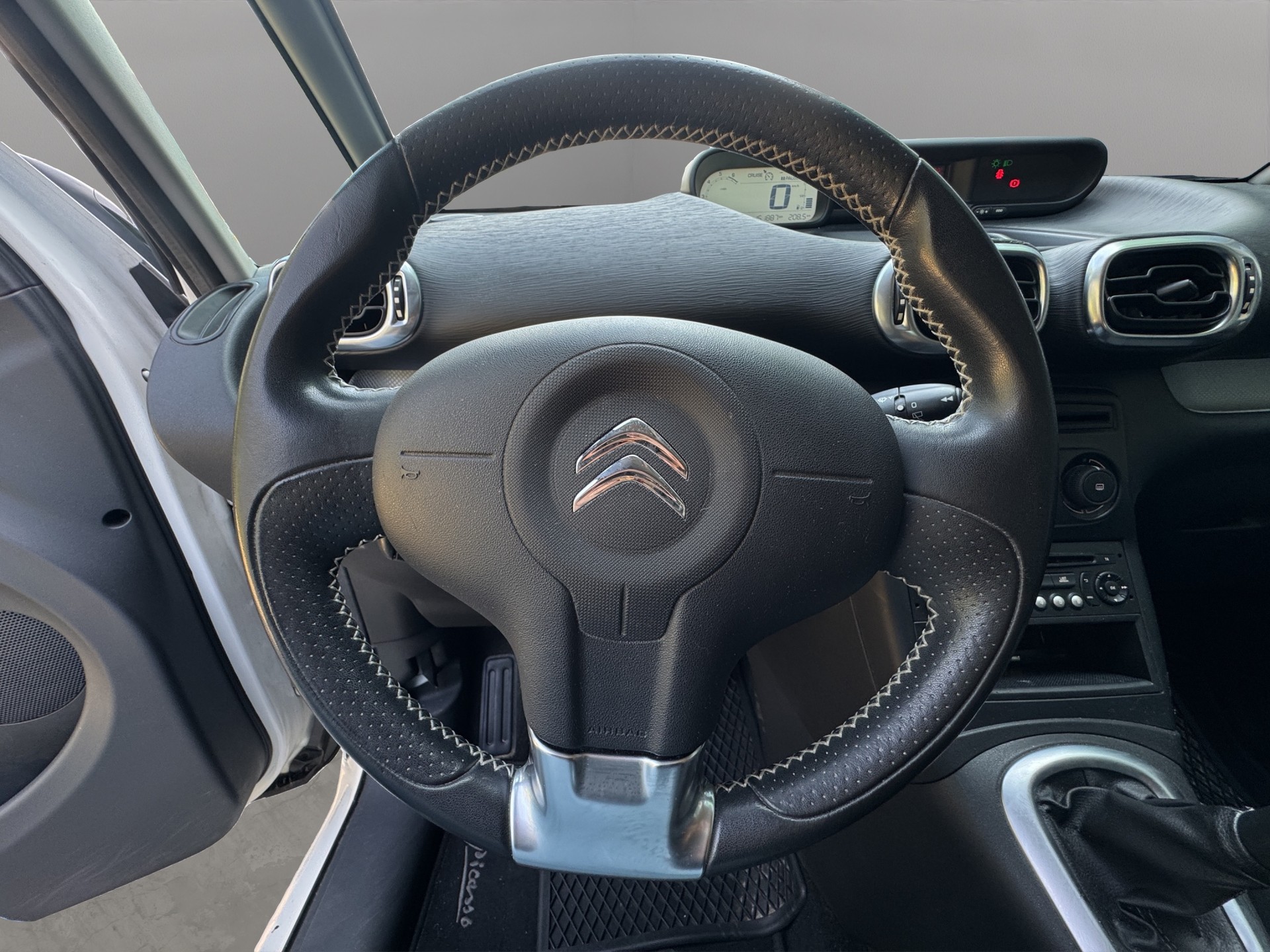 CITROEN C3 Picasso 1.2 Pure Tech Attraction-image-8