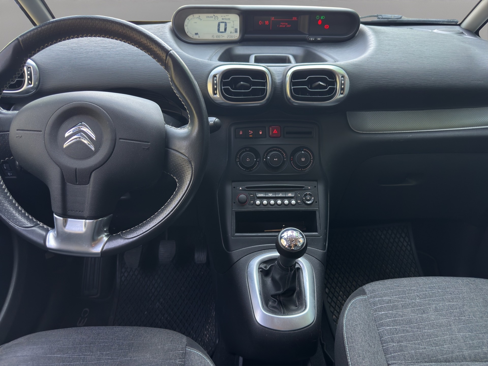 CITROEN C3 Picasso 1.2 Pure Tech Attraction-image-12