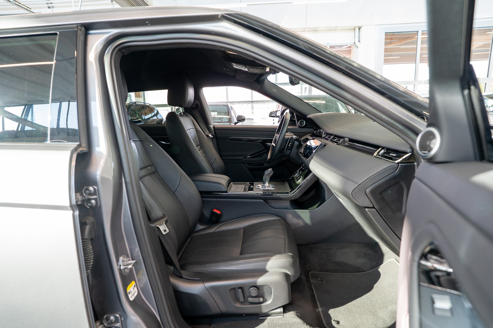 LAND ROVER Range Rover Evoque 2.0 D 165 R-Dynamic SE-image-12